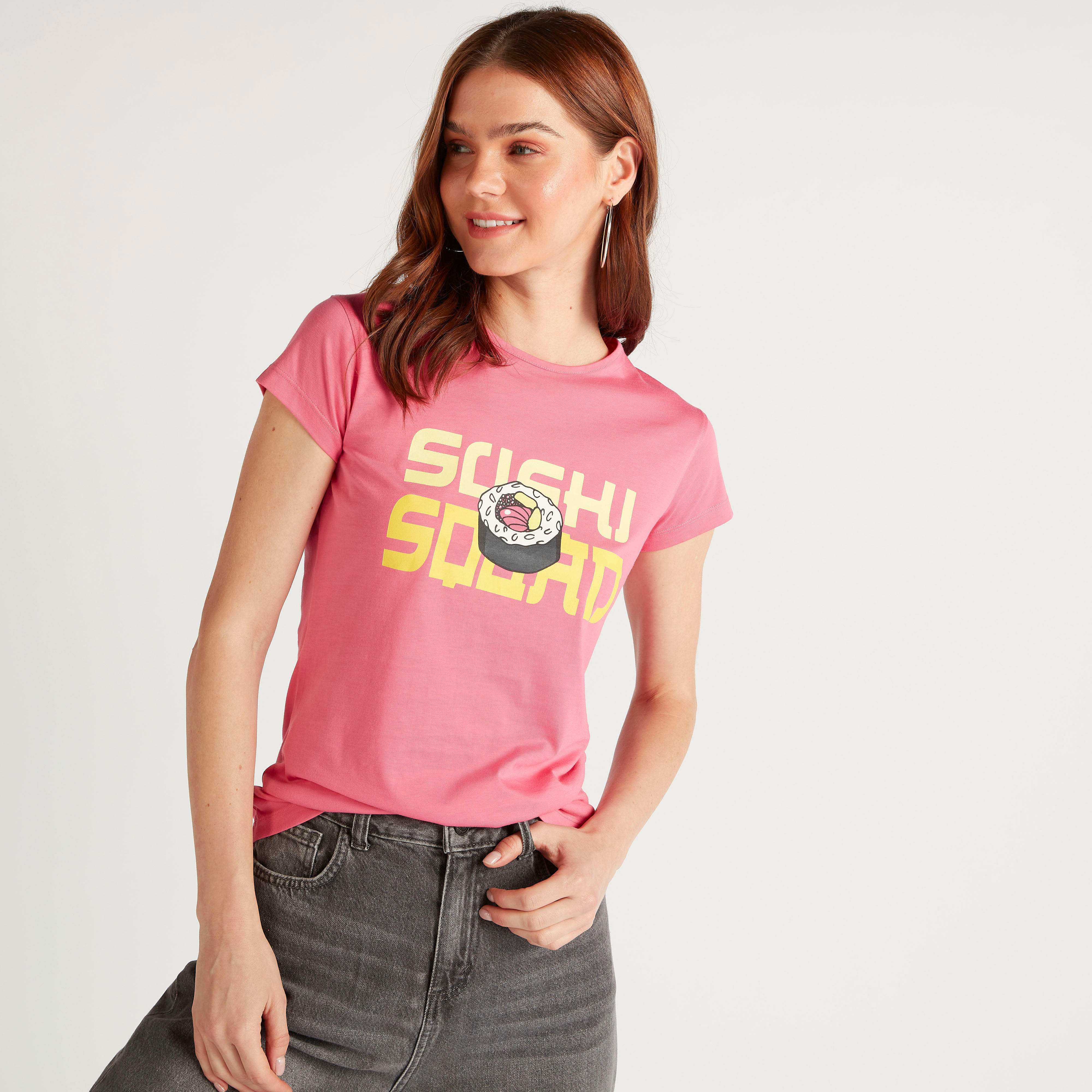 تيشيرت بياقة ضيّقة وأكمام كاب وطَبعات-women-clothing-tshirts-image-1