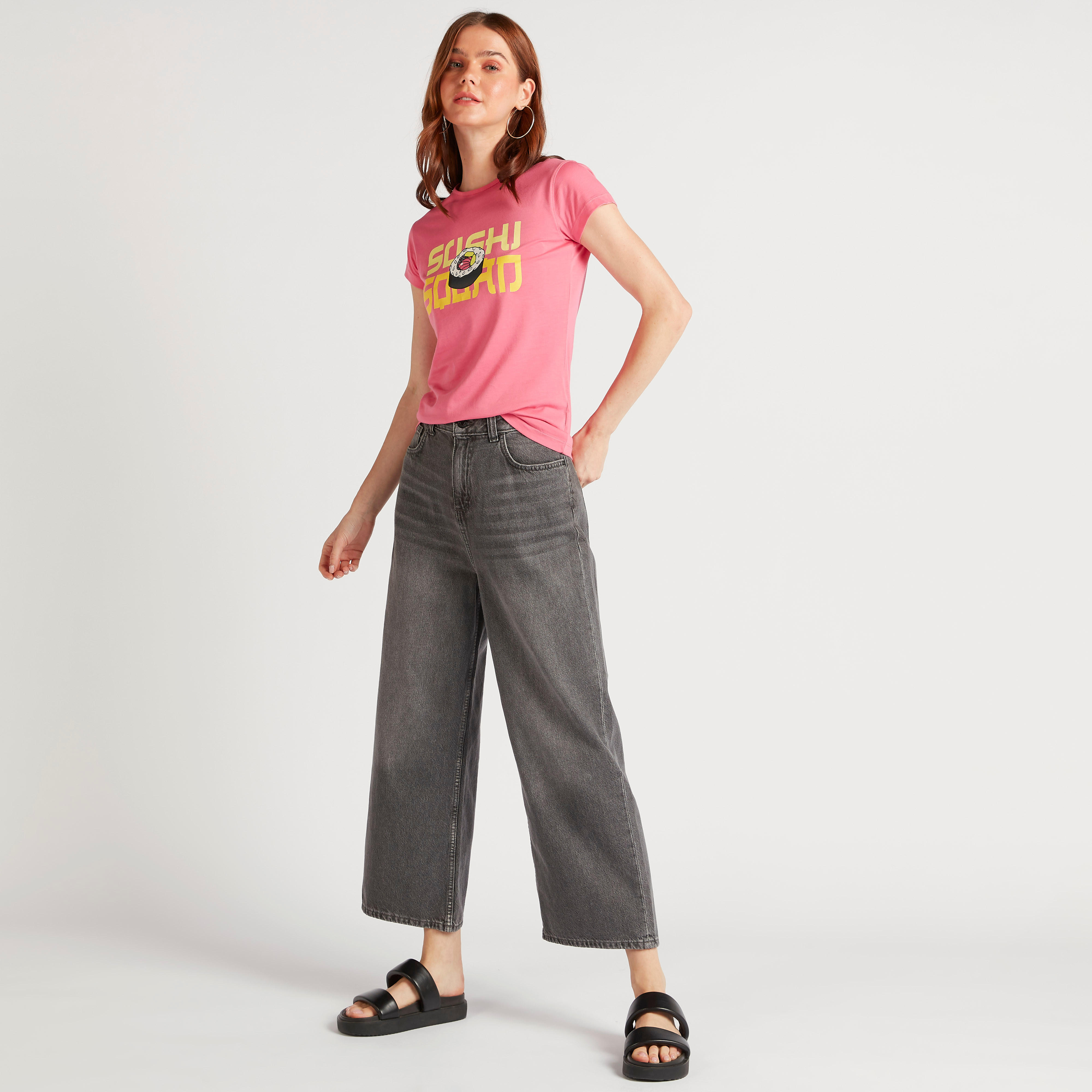 تيشيرت بياقة ضيّقة وأكمام كاب وطَبعات-women-clothing-tshirts-image-2