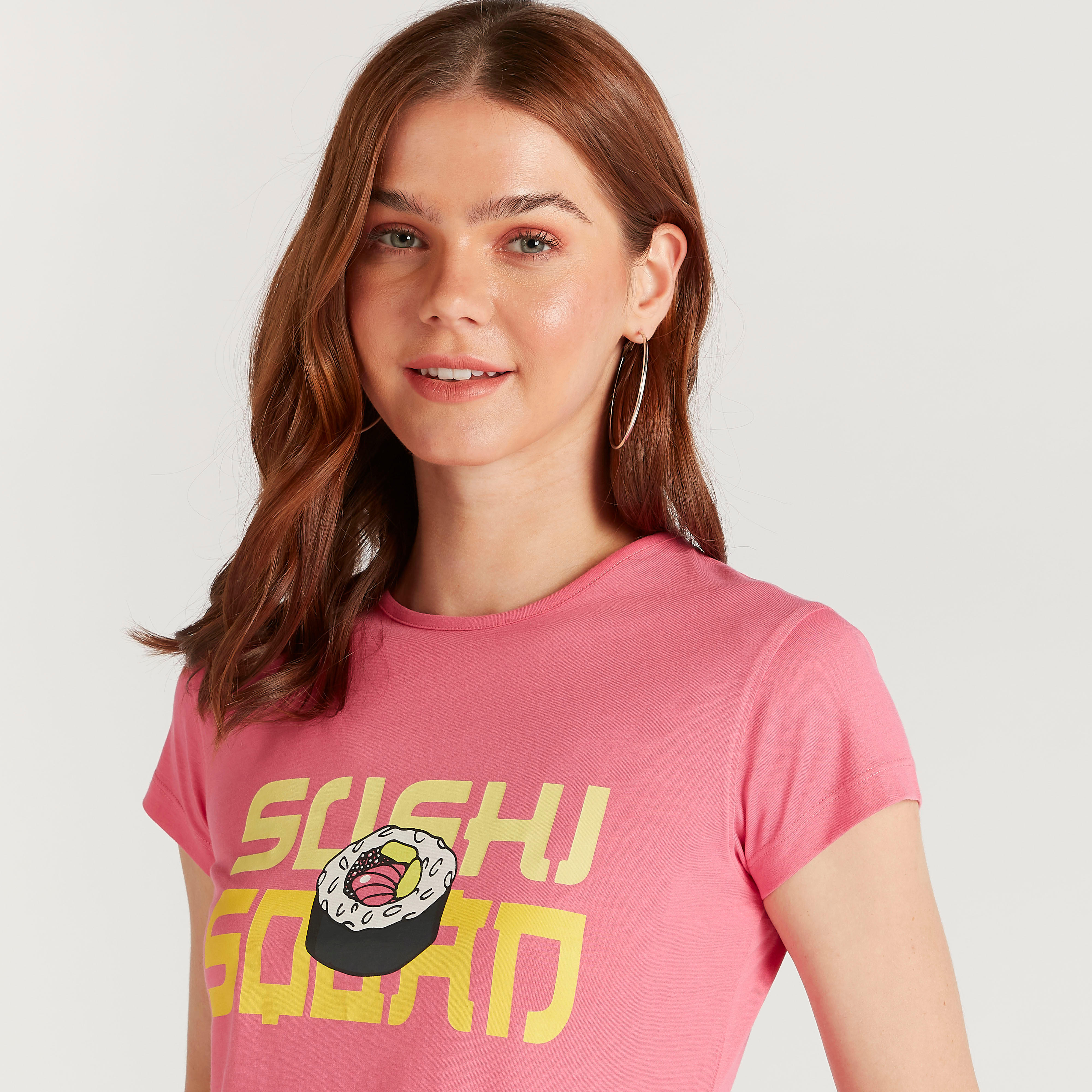 تيشيرت بياقة ضيّقة وأكمام كاب وطَبعات-women-clothing-tshirts-image-3