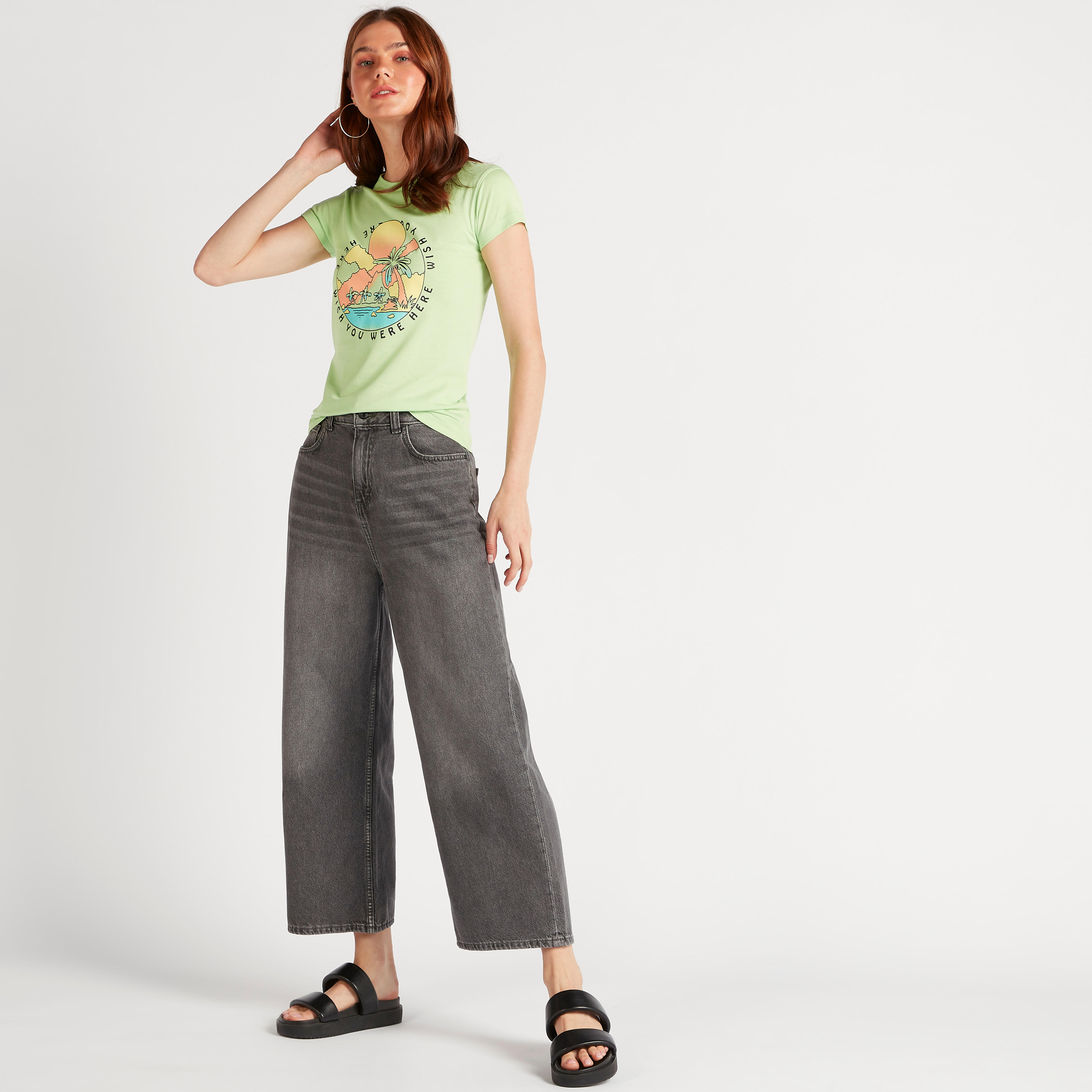 تيشيرت بياقة ضيّقة وأكمام كاب وطبعات-women-clothing-tshirts-image-2