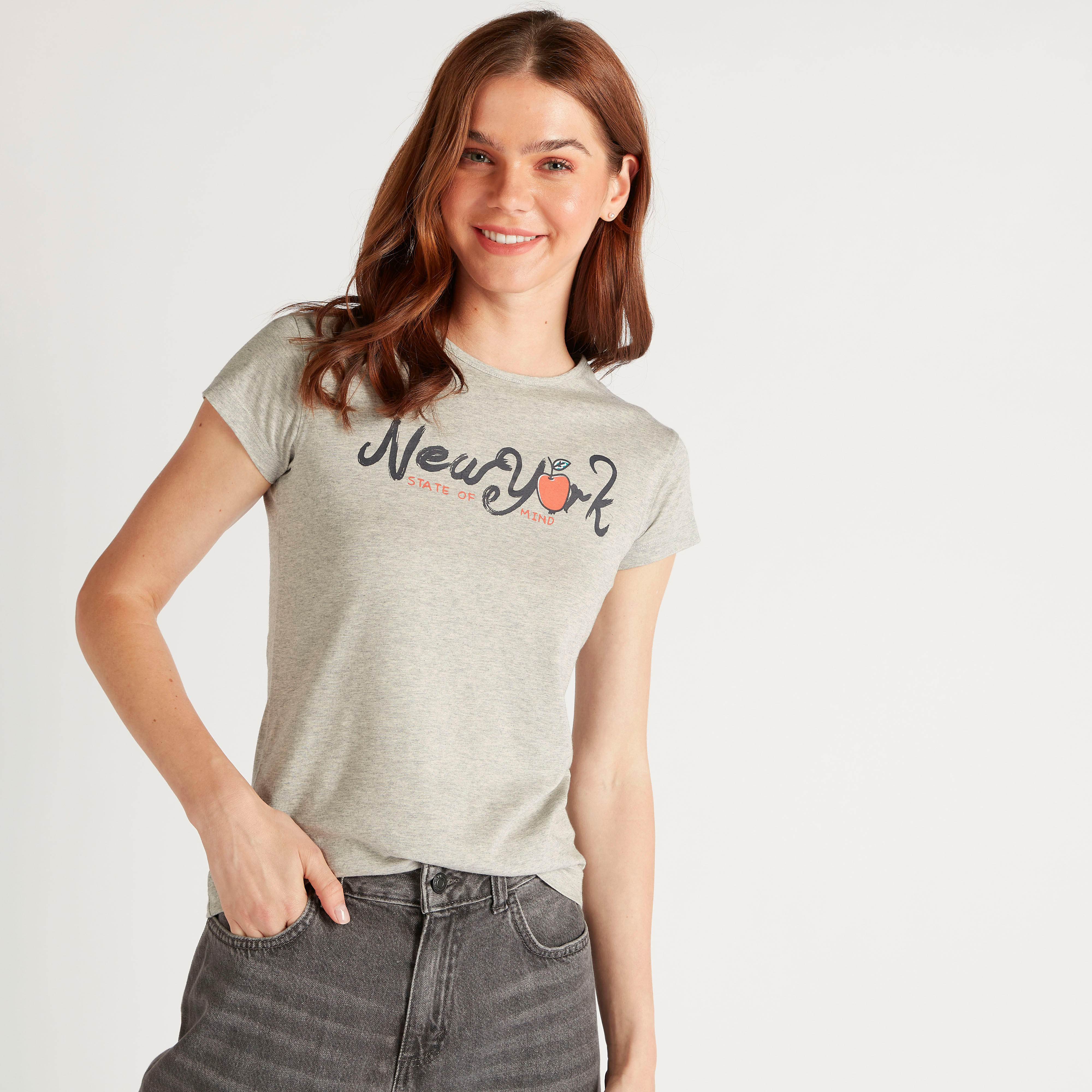تيشيرت بياقة ضيّقة وأكمام كاب وطبعات-women-clothing-tshirts-image-5