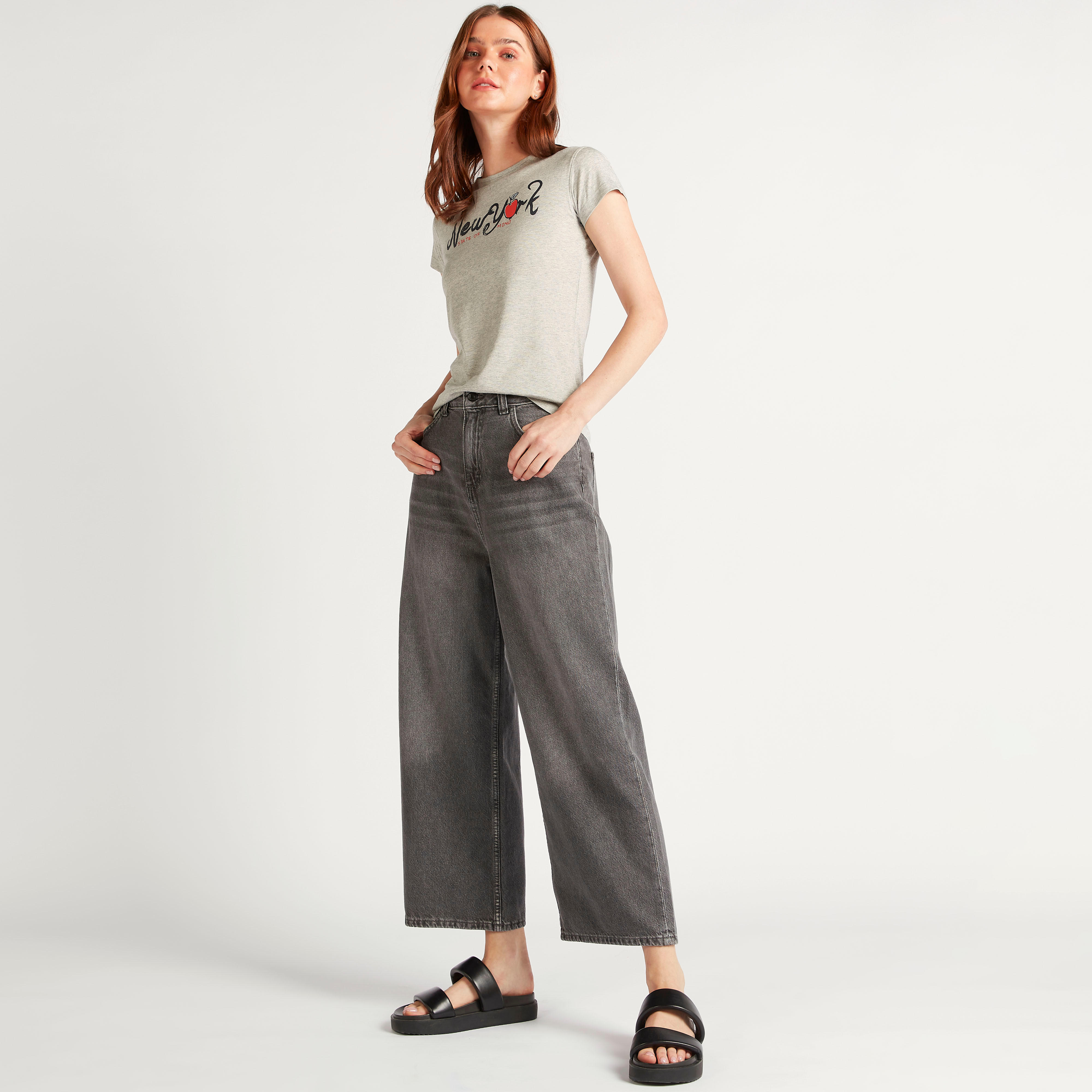 تيشيرت بياقة ضيّقة وأكمام كاب وطبعات-women-clothing-tshirts-image-4