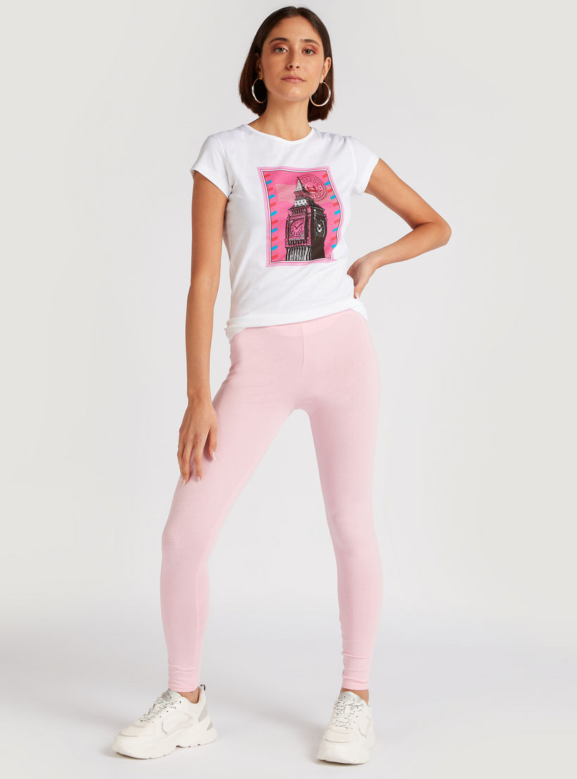 تيشيرت بياقة ضيّقة وأكمام كاب وطبعات-women-clothing-tshirts-image-5