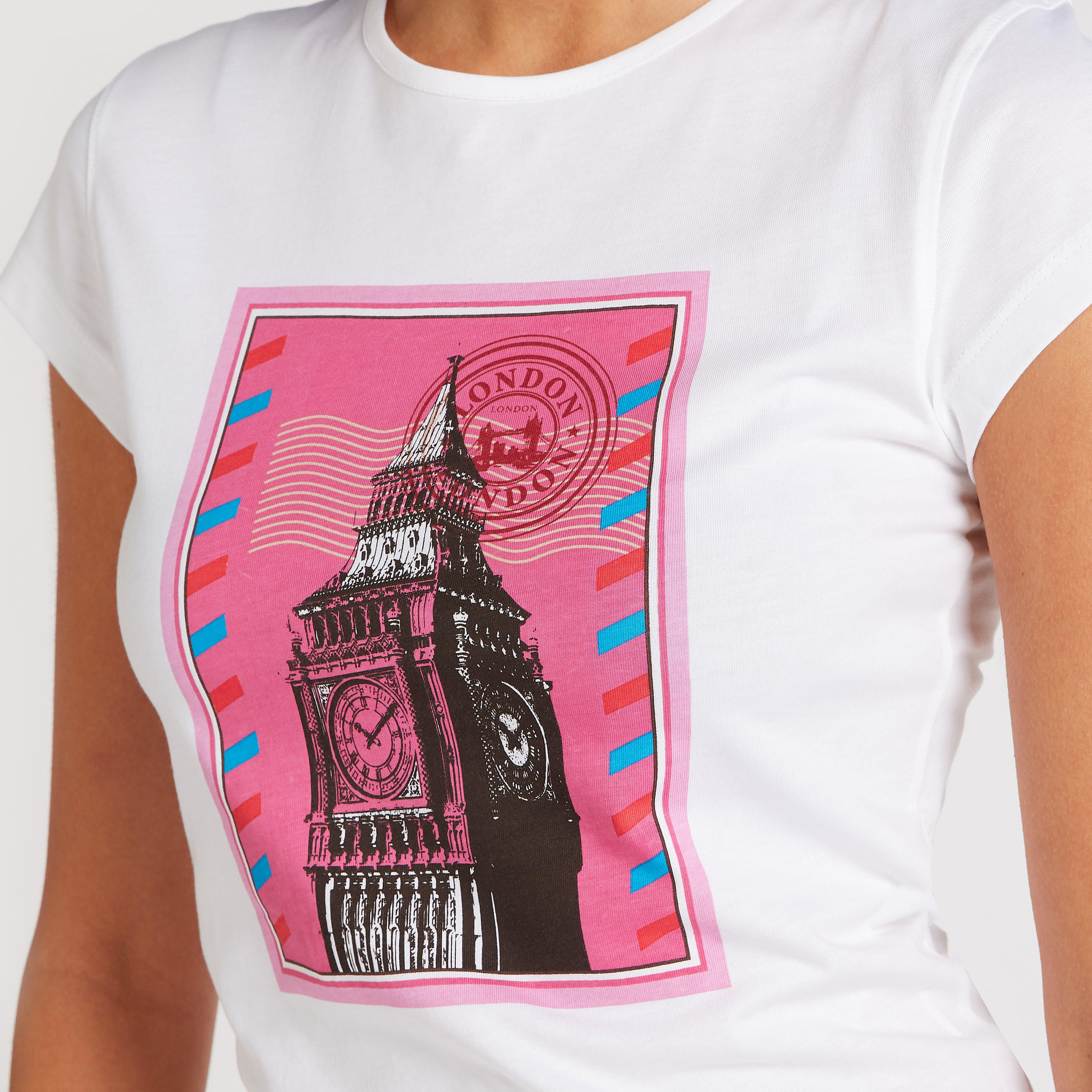 تيشيرت بياقة ضيّقة وأكمام كاب وطبعات-women-clothing-tshirts-image-4