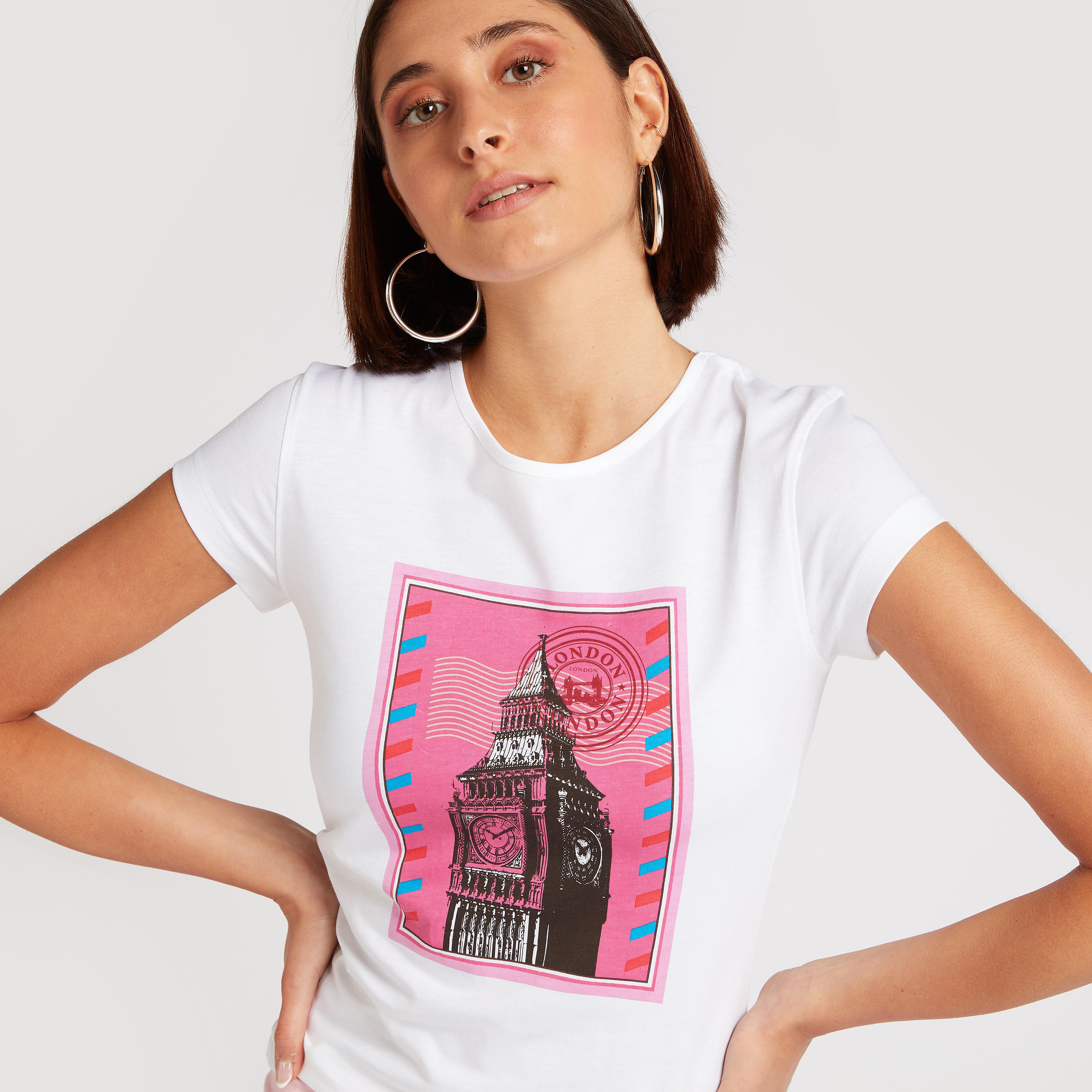 تيشيرت بياقة ضيّقة وأكمام كاب وطبعات-women-clothing-tshirts-image-1
