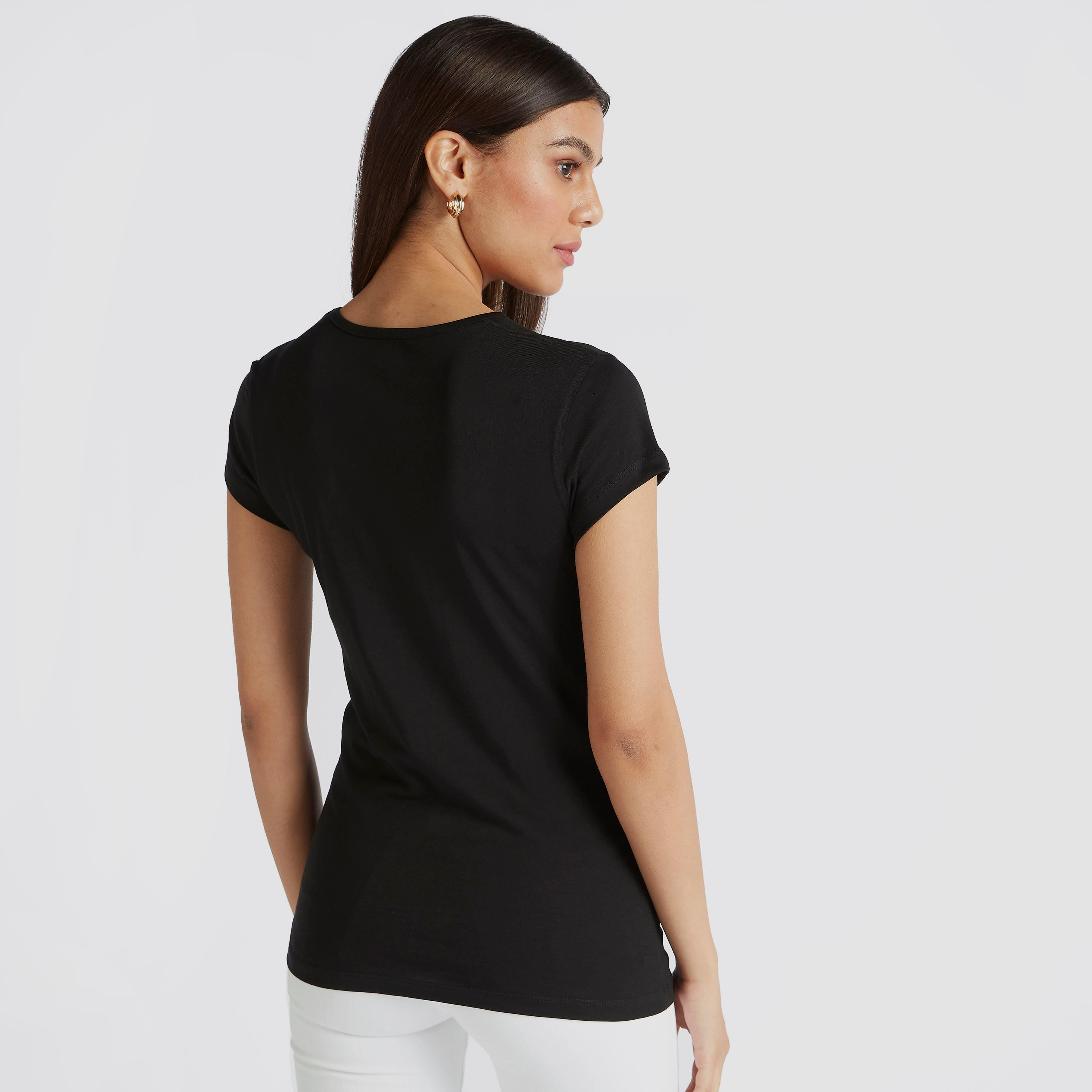 تيشيرت بياقة ضيّقة وأكمام كاب وطبعات شعار-women-clothing-tshirts-image-4