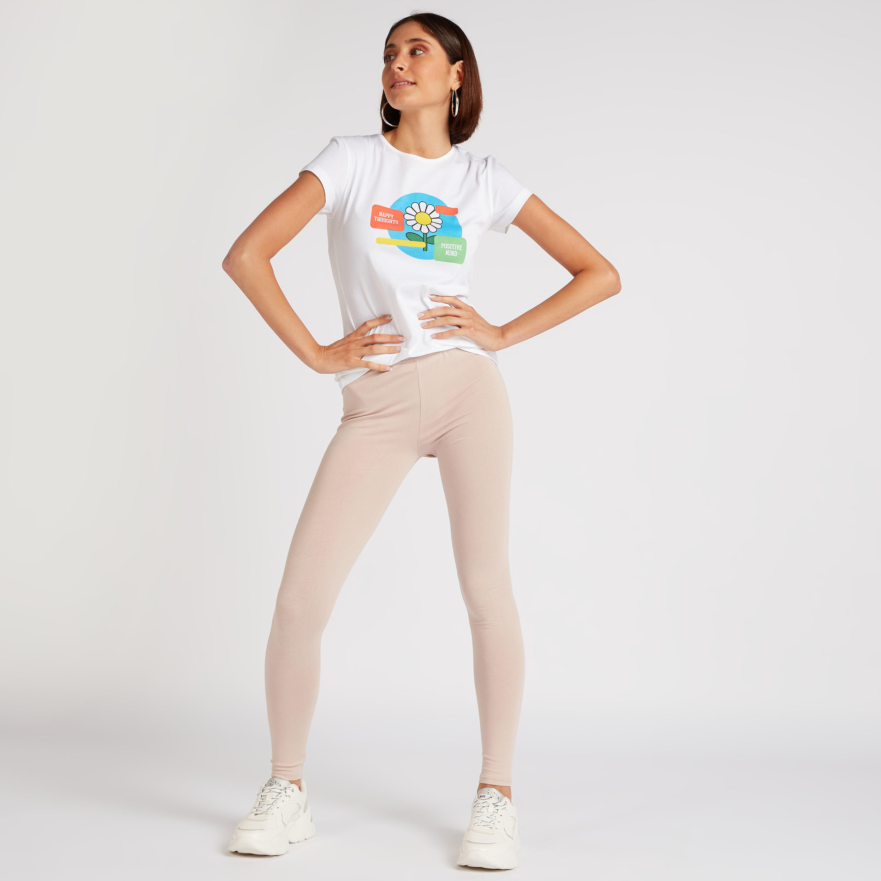تيشيرت بقصّة سليم وياقة ضيّقة وطبعات جرافيك-women-clothing-tshirts-image-4