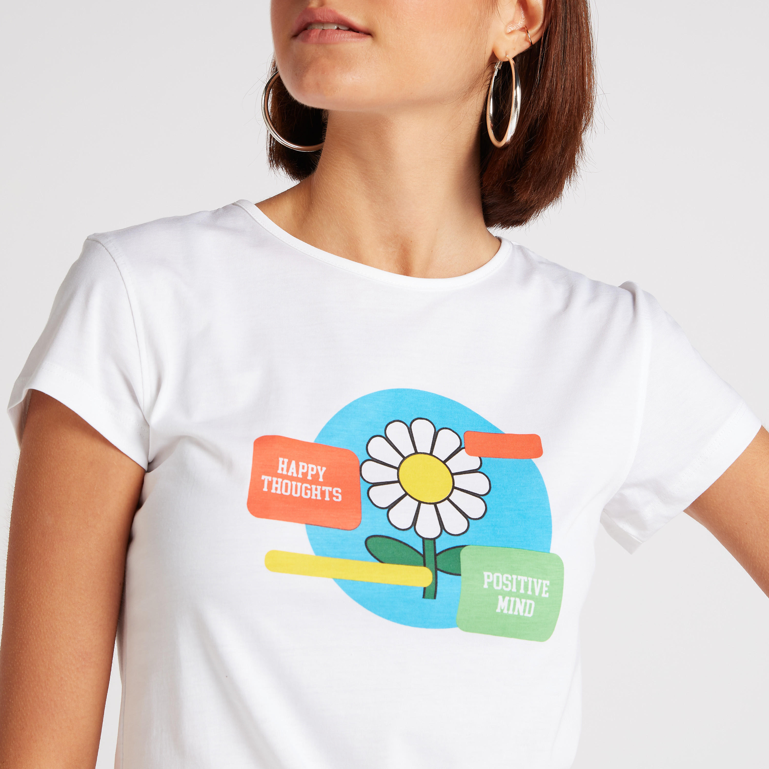 تيشيرت بقصّة سليم وياقة ضيّقة وطبعات جرافيك-women-clothing-tshirts-image-3