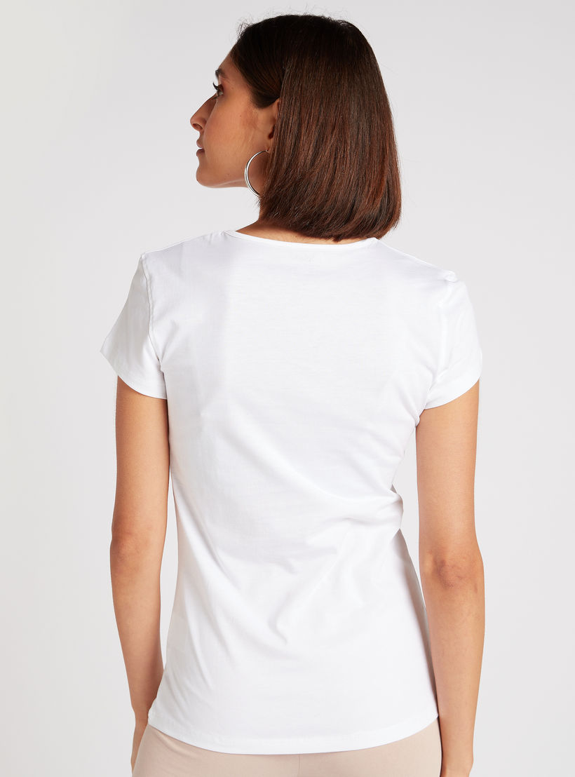 تيشيرت بقصّة سليم وياقة ضيّقة وطبعات جرافيك-women-clothing-tshirts-image-2