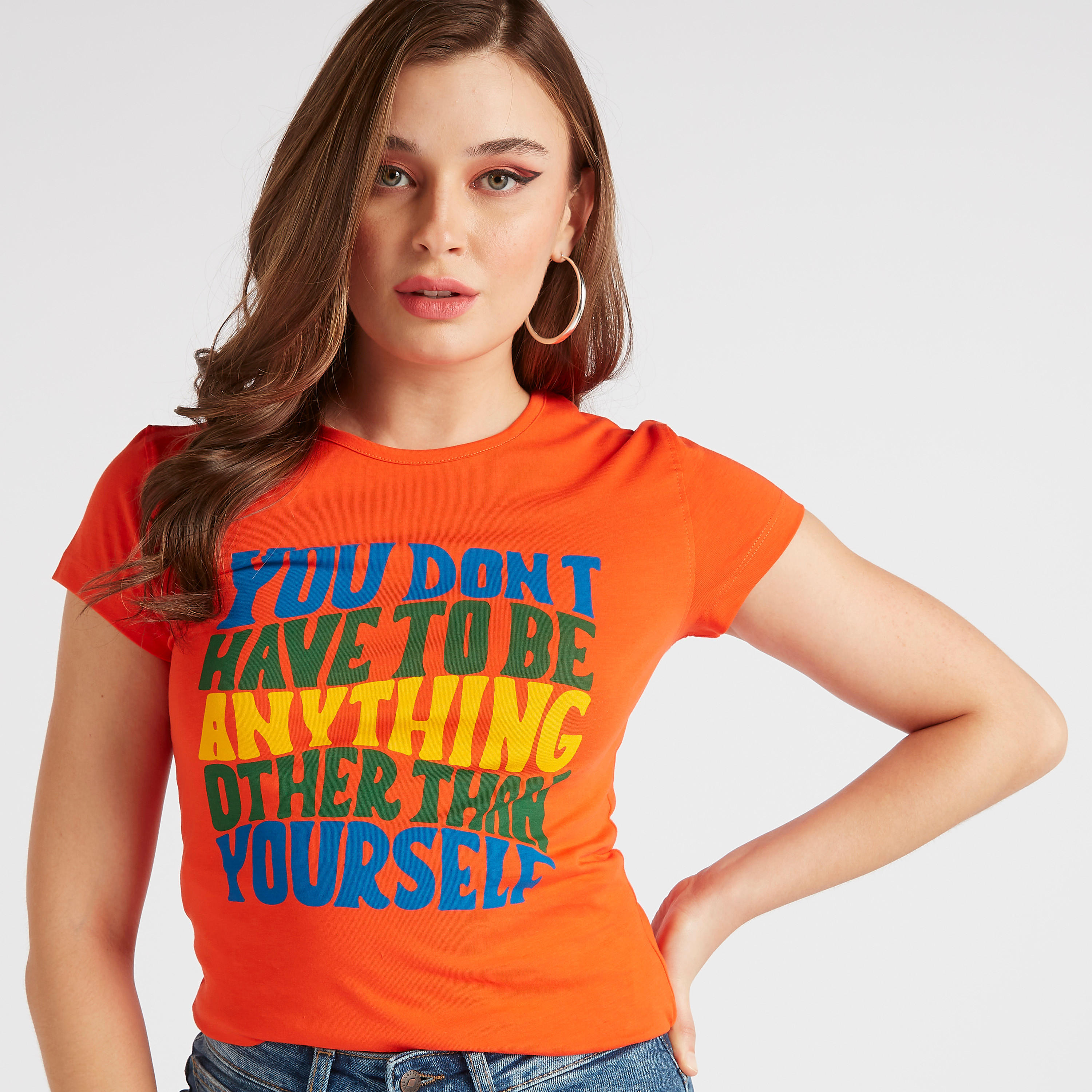تيشيرت بياقة ضيّقة وأكمام كَاب وطبعات-women-clothing-tshirts-image-5