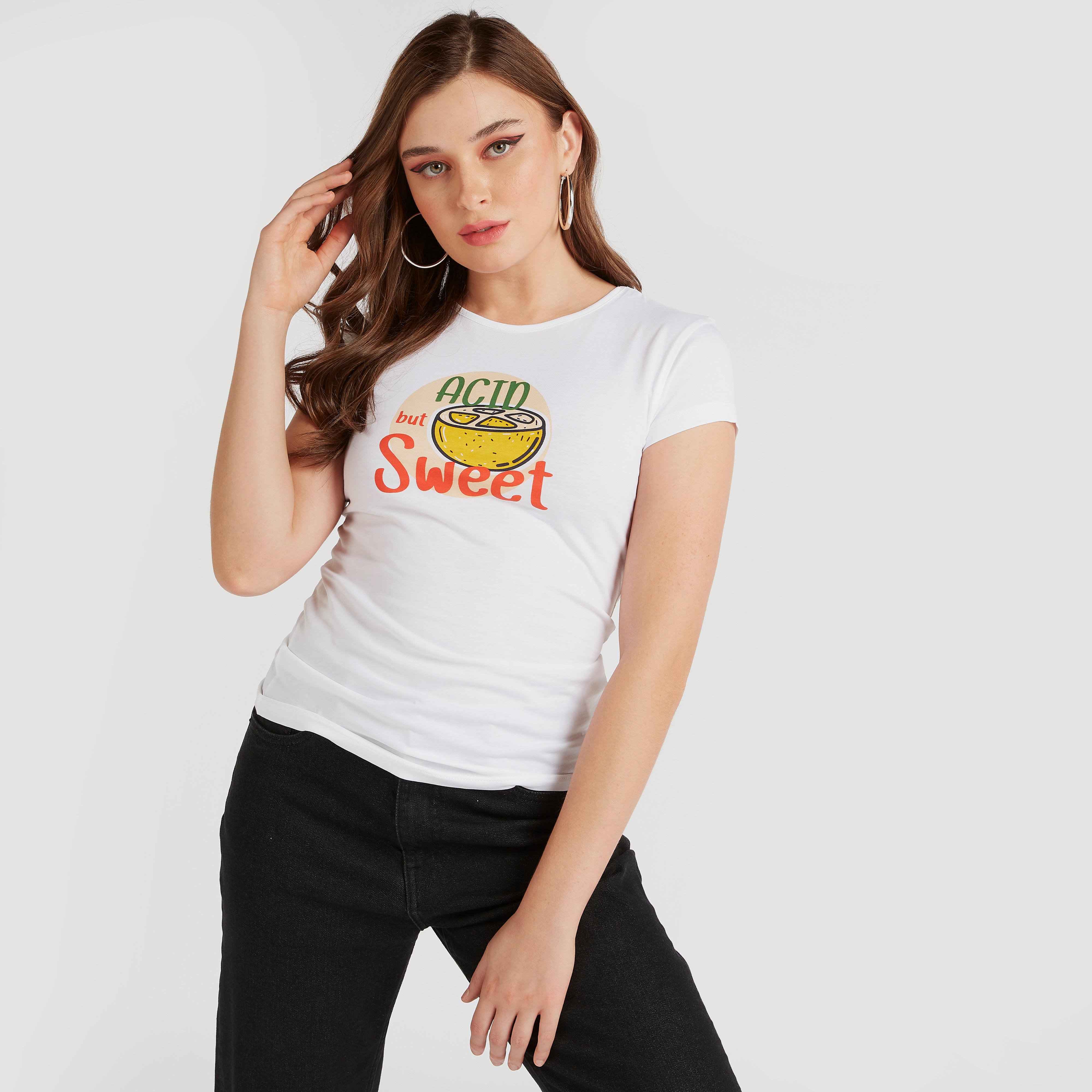 تيشيرت بياقة ضيّقة وأكمام كاب وطَبعات-women-clothing-tshirts-image-5