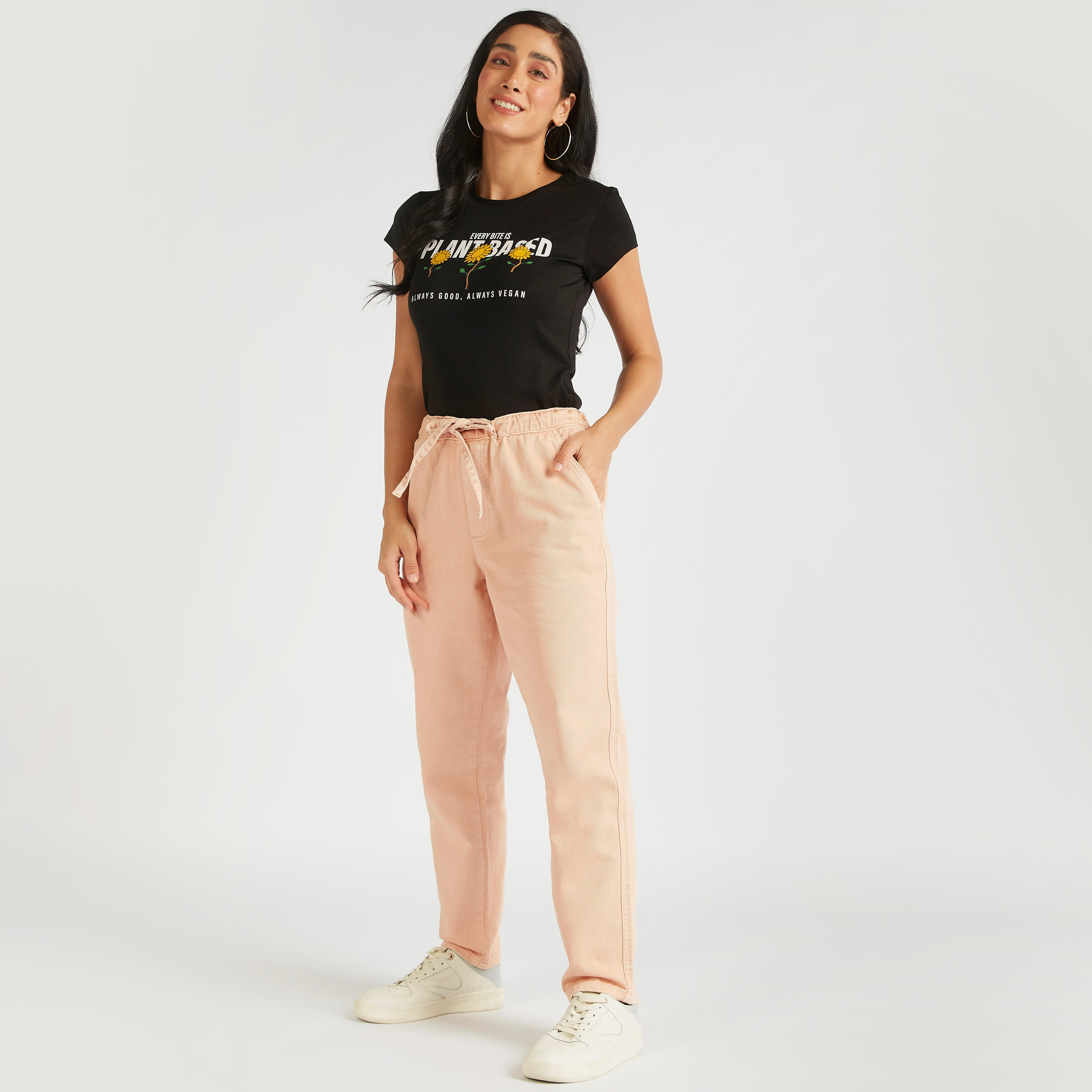 تيشيرت بياقة ضيّقة وأكمام كاب وطبعات جرافيك-women-clothing-tshirts-image-2