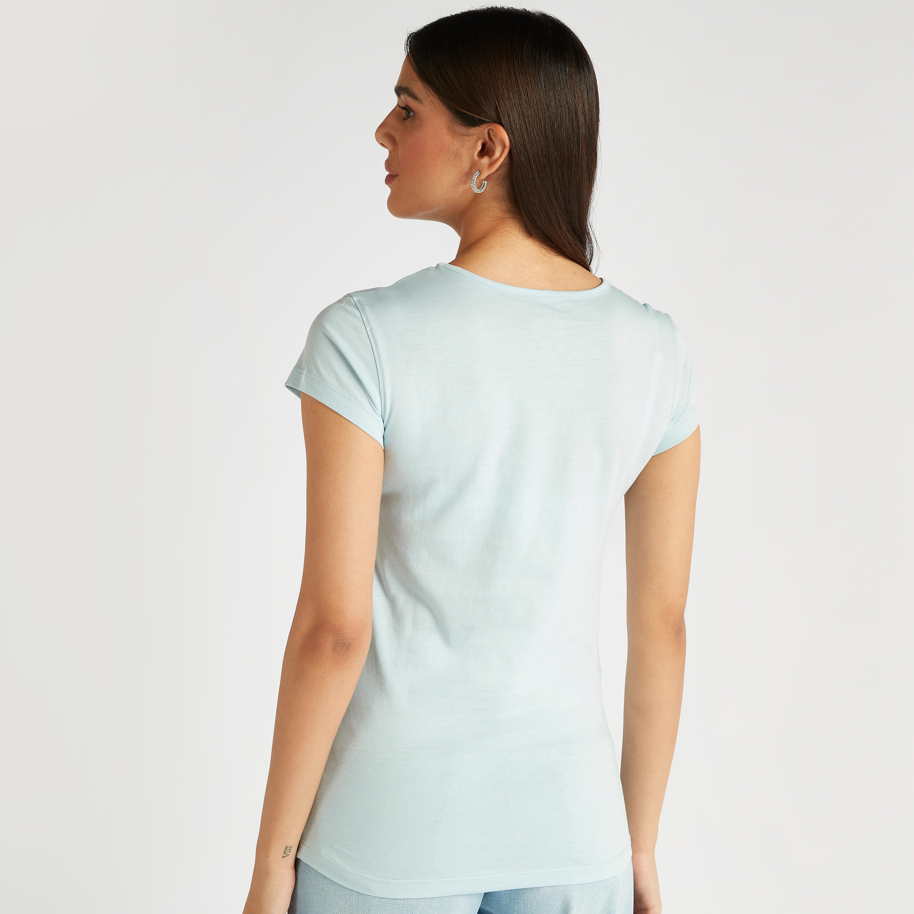تيشيرت بياقة ضيّقة وأكمام كاب وطبعات-women-clothing-tshirts-image-2