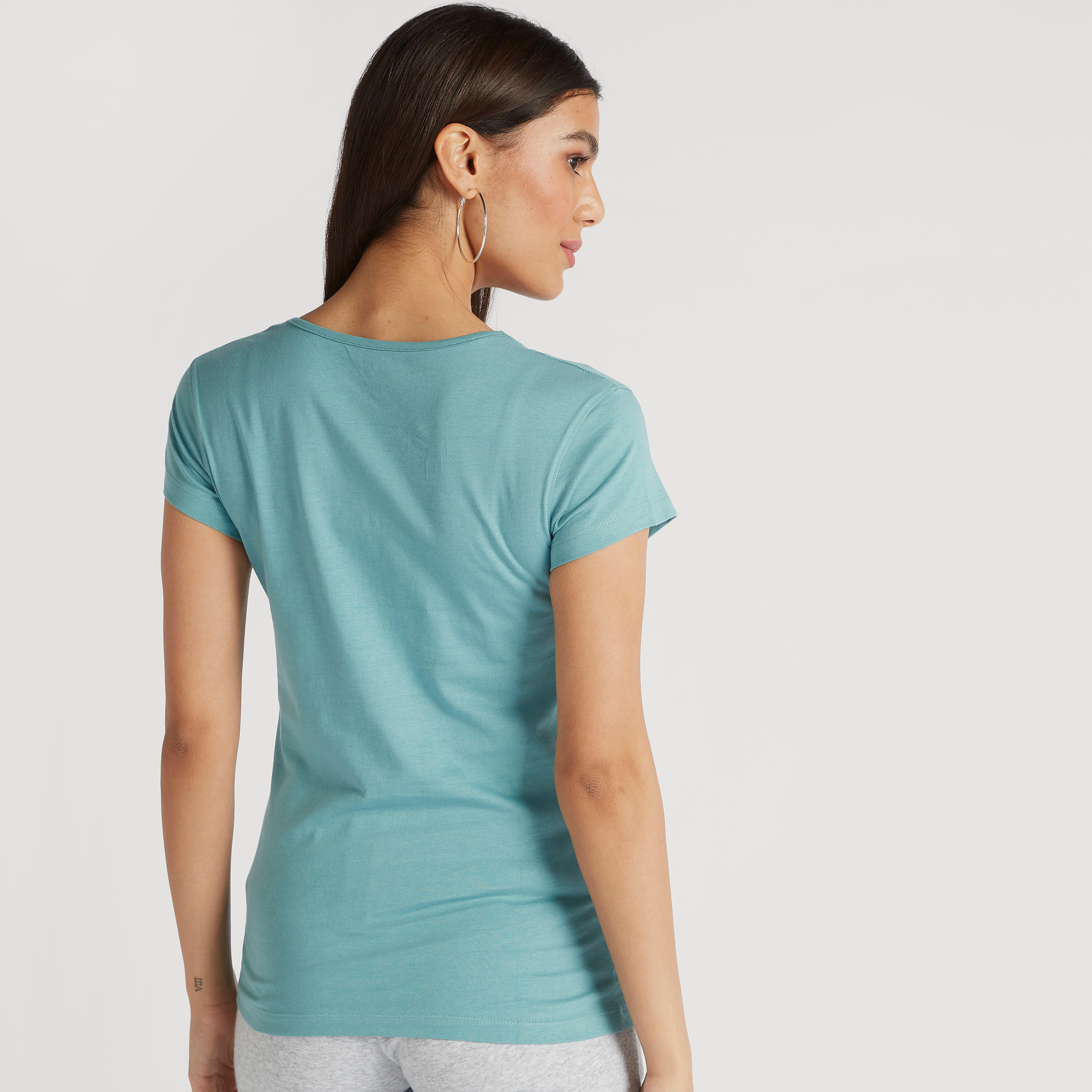 تيشيرت بياقة ضيّقة وأكمام كاب وطبعات-women-clothing-tshirts-image-4