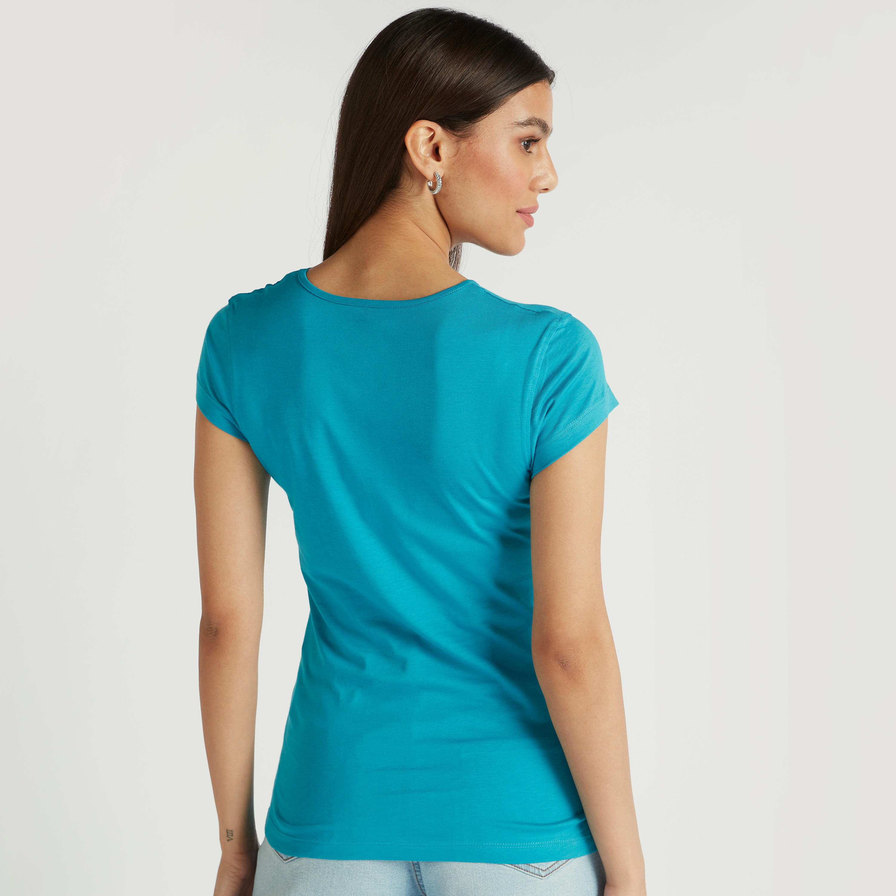 تيشيرت بياقة ضيّقة وأكمام كاب وطبعات-women-clothing-tshirts-image-4