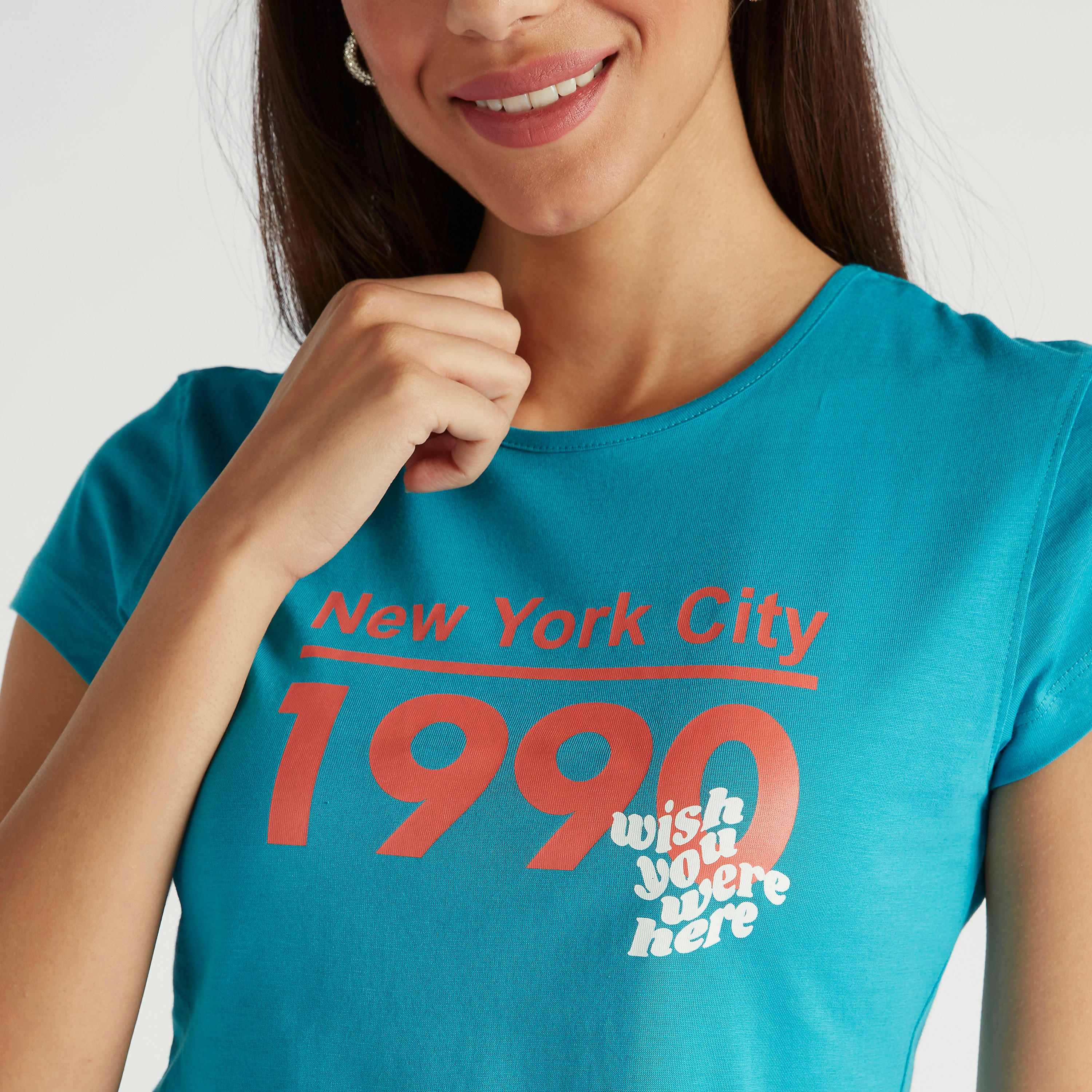 تيشيرت بياقة ضيّقة وأكمام كاب وطبعات-women-clothing-tshirts-image-5