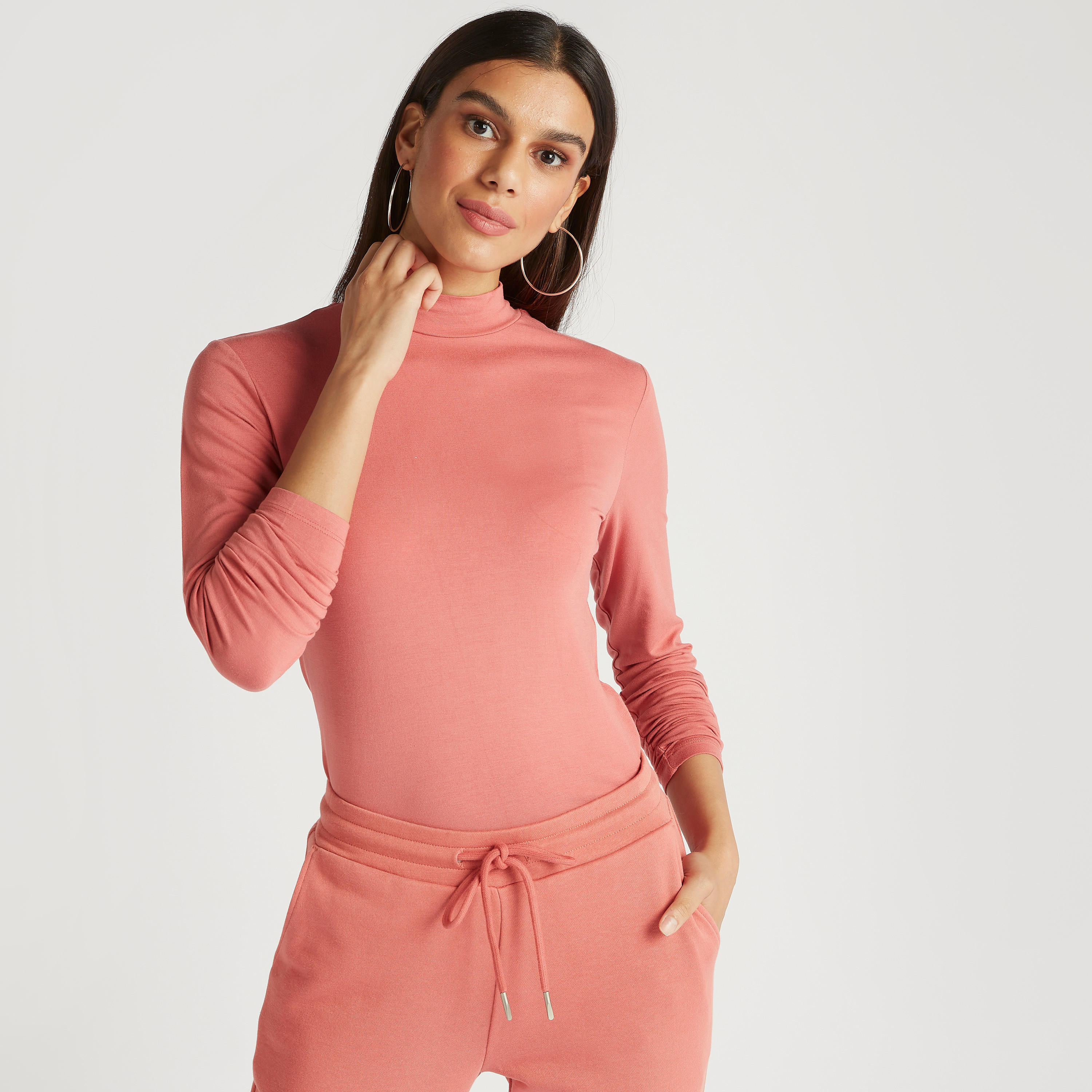 تيشيرت سادة بياقة عالية وأكمام طويلة-women-clothing-tshirts-image-4