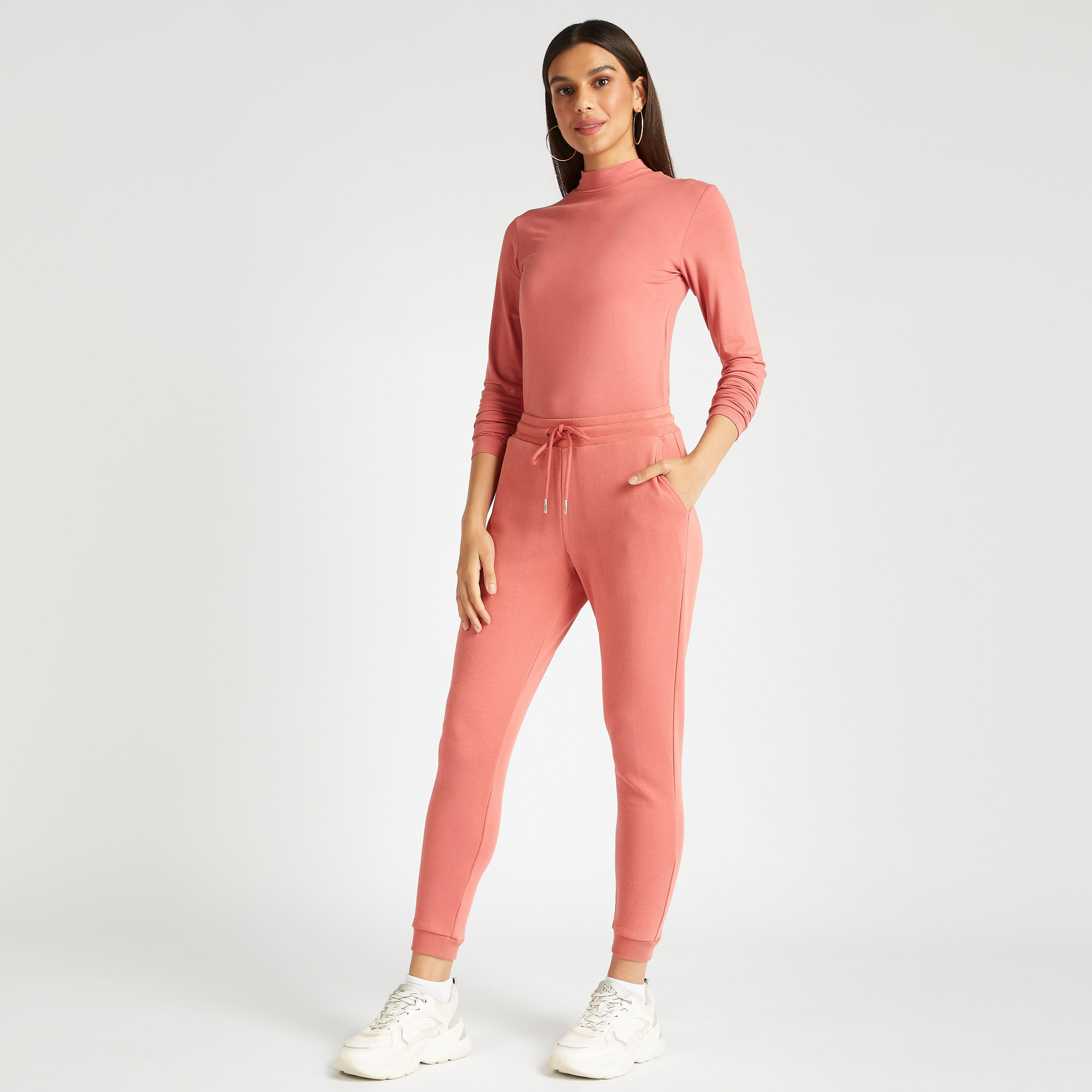 بنطلون رياضي سادة بخصر فليكسي وجيوب ورباط إغلاق-women-clothing-bottoms-joggers-image-3