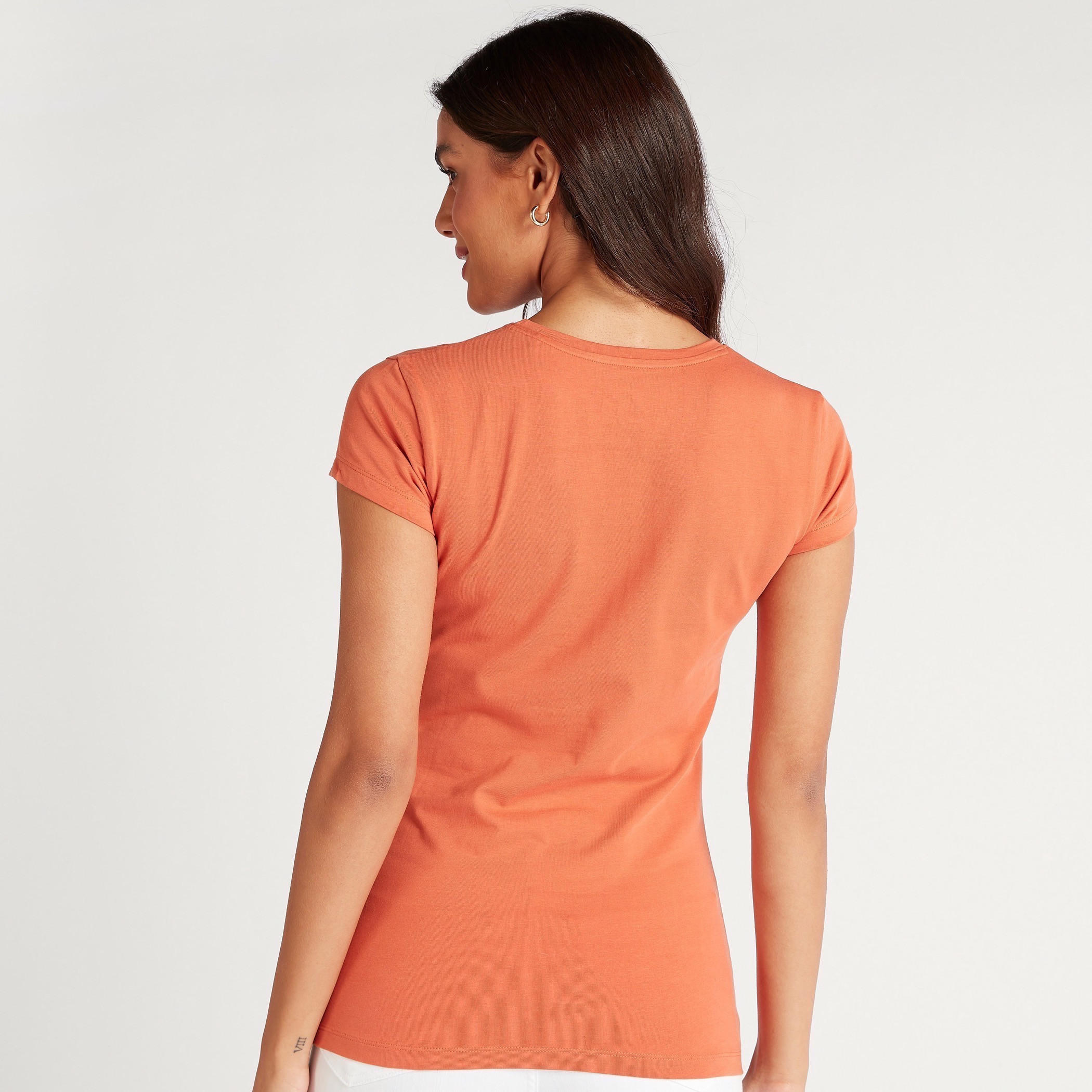 تيشيرت سادة بياقة ضيّقة وأكمام كاب-women-clothing-tshirts-image-1