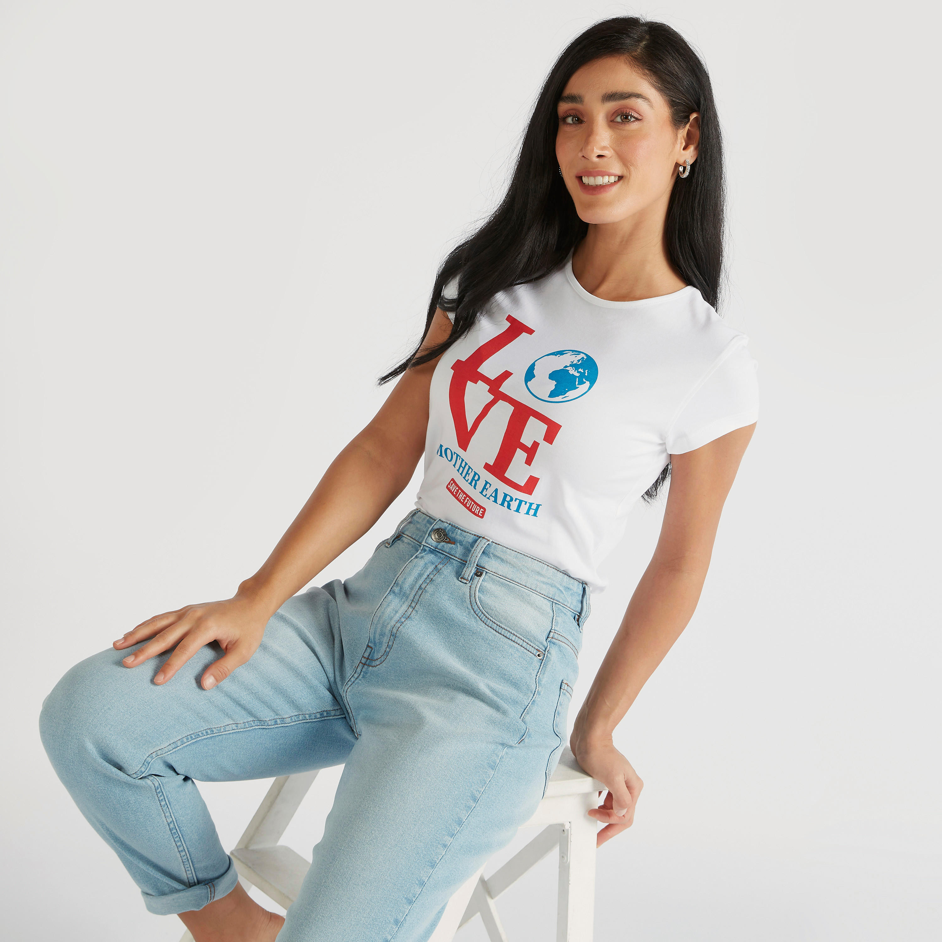 تيشيرت بياقة ضيّقة وأكمام كاب وطبعات-women-clothing-tshirts-image-1
