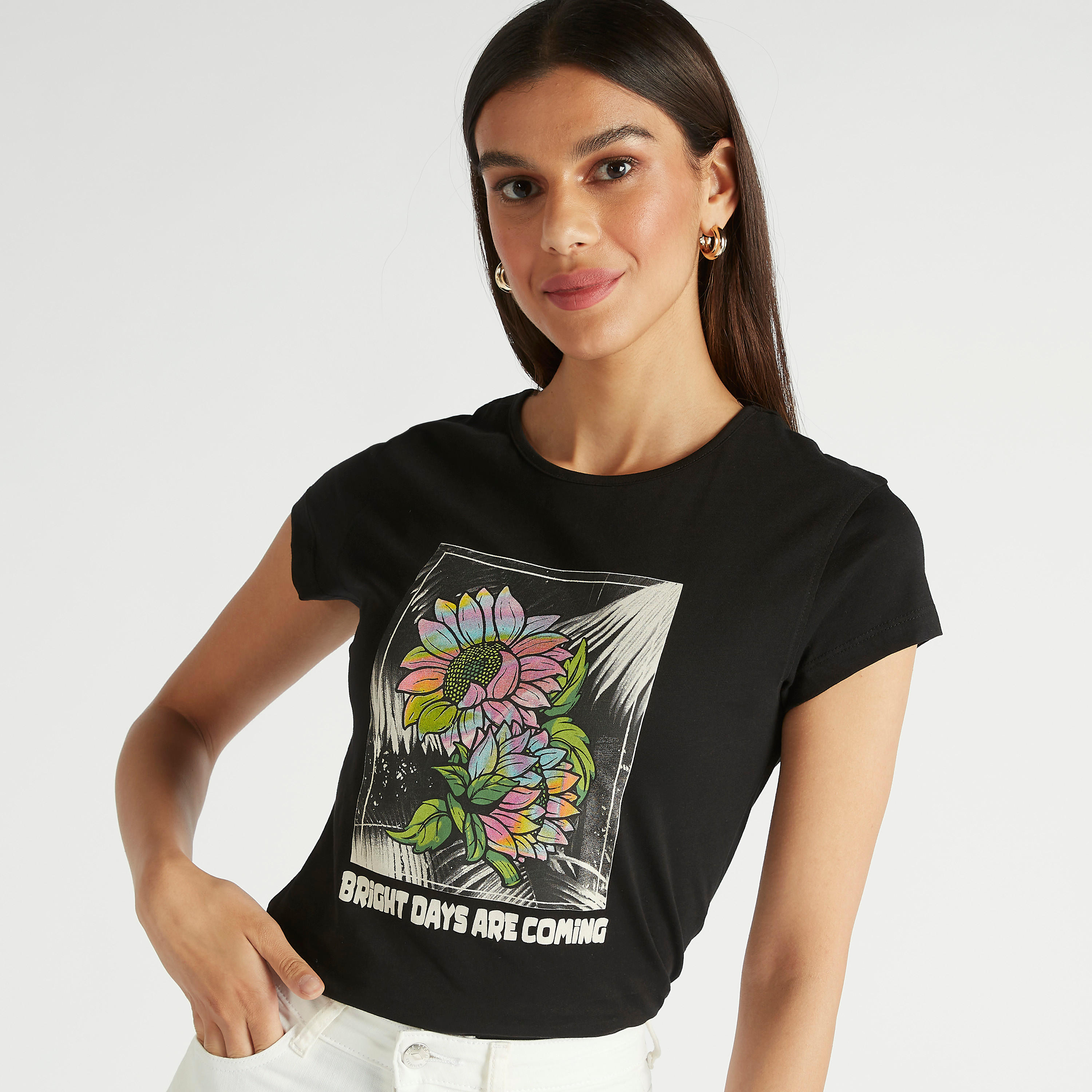 تيشيرت بياقة ضيّقة وأكمام كاب وطبعات أزهار-women-clothing-tshirts-image-1