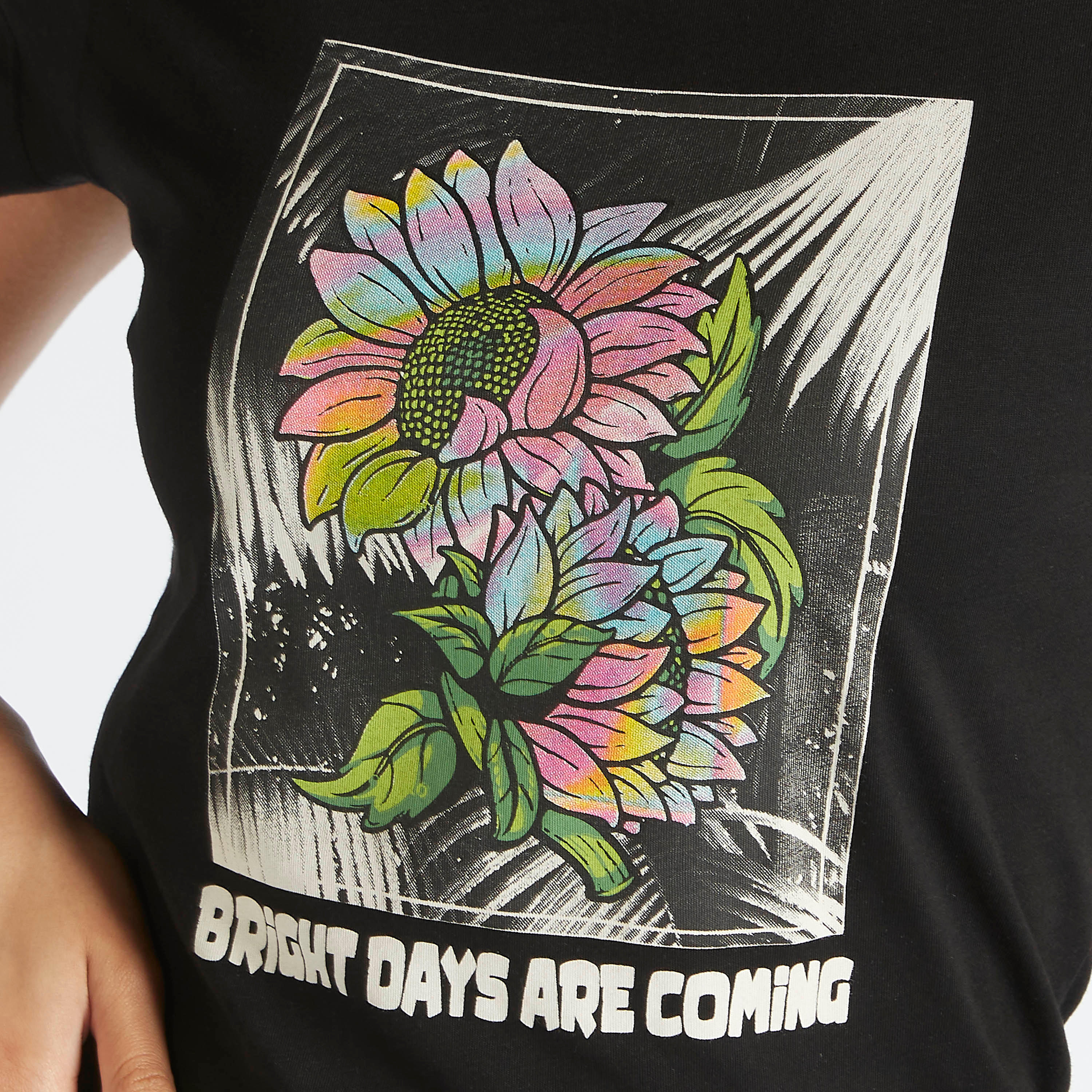 تيشيرت بياقة ضيّقة وأكمام كاب وطبعات أزهار-women-clothing-tshirts-image-3