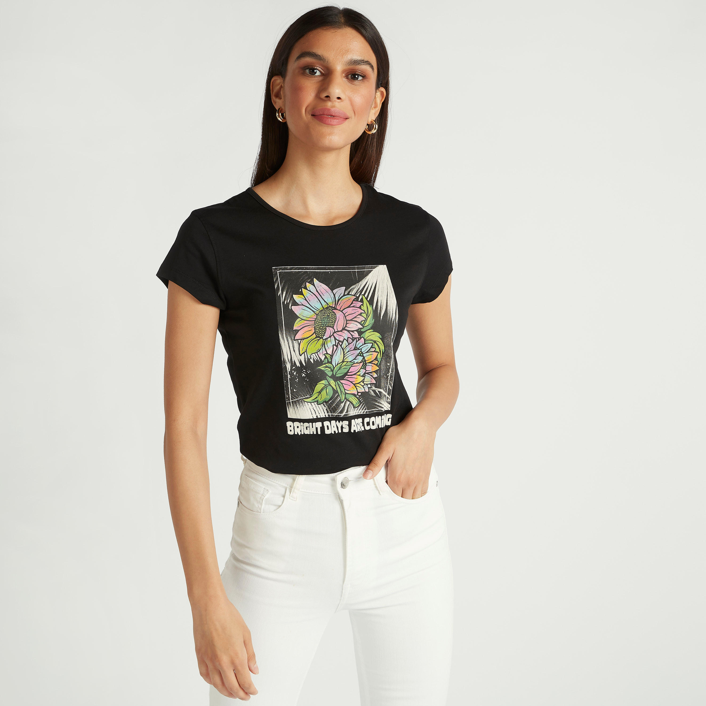 تيشيرت بياقة ضيّقة وأكمام كاب وطبعات أزهار-women-clothing-tshirts-image-5