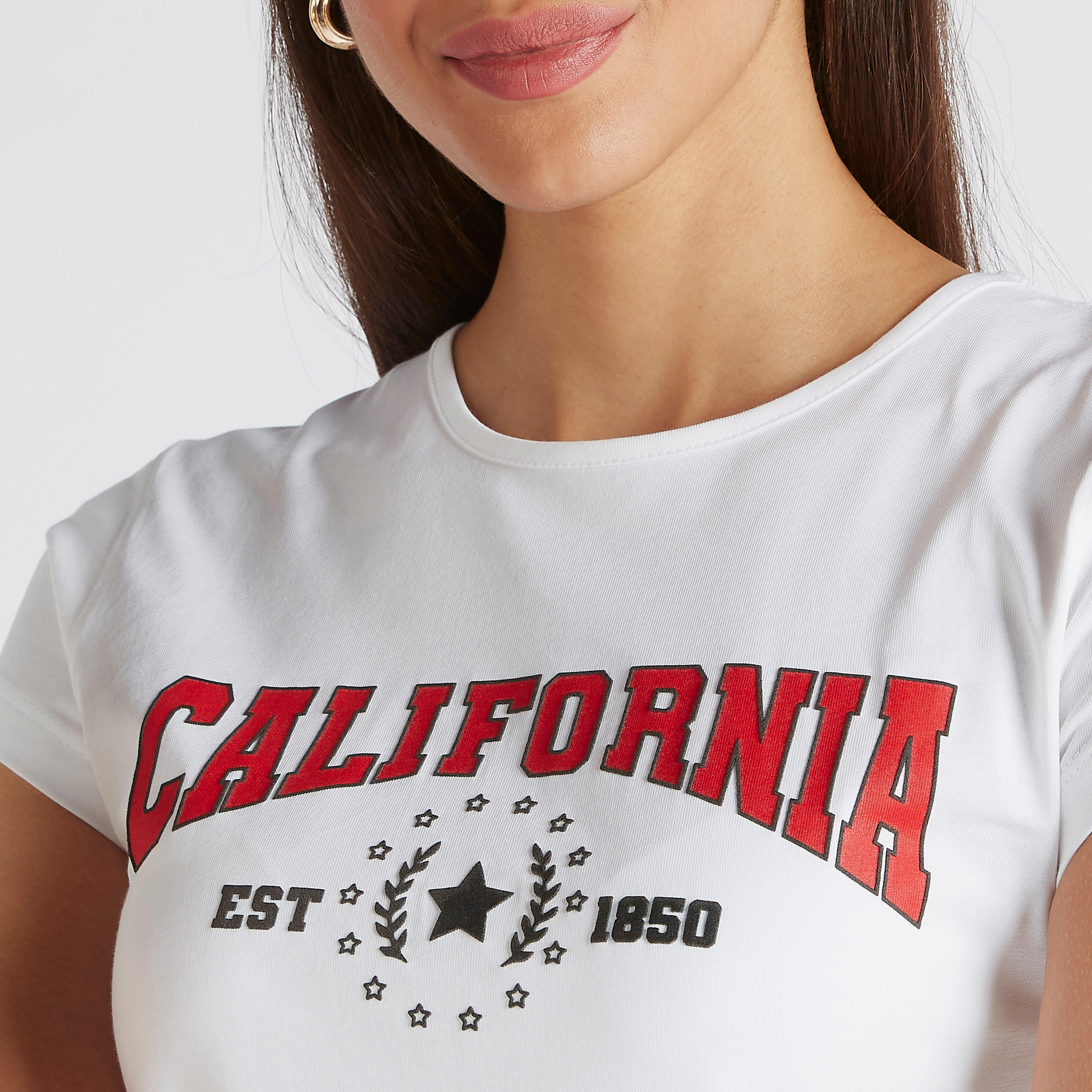 تيشيرت بياقة ضيّقة وأكمام كاب وطَبعات-women-clothing-tshirts-image-1