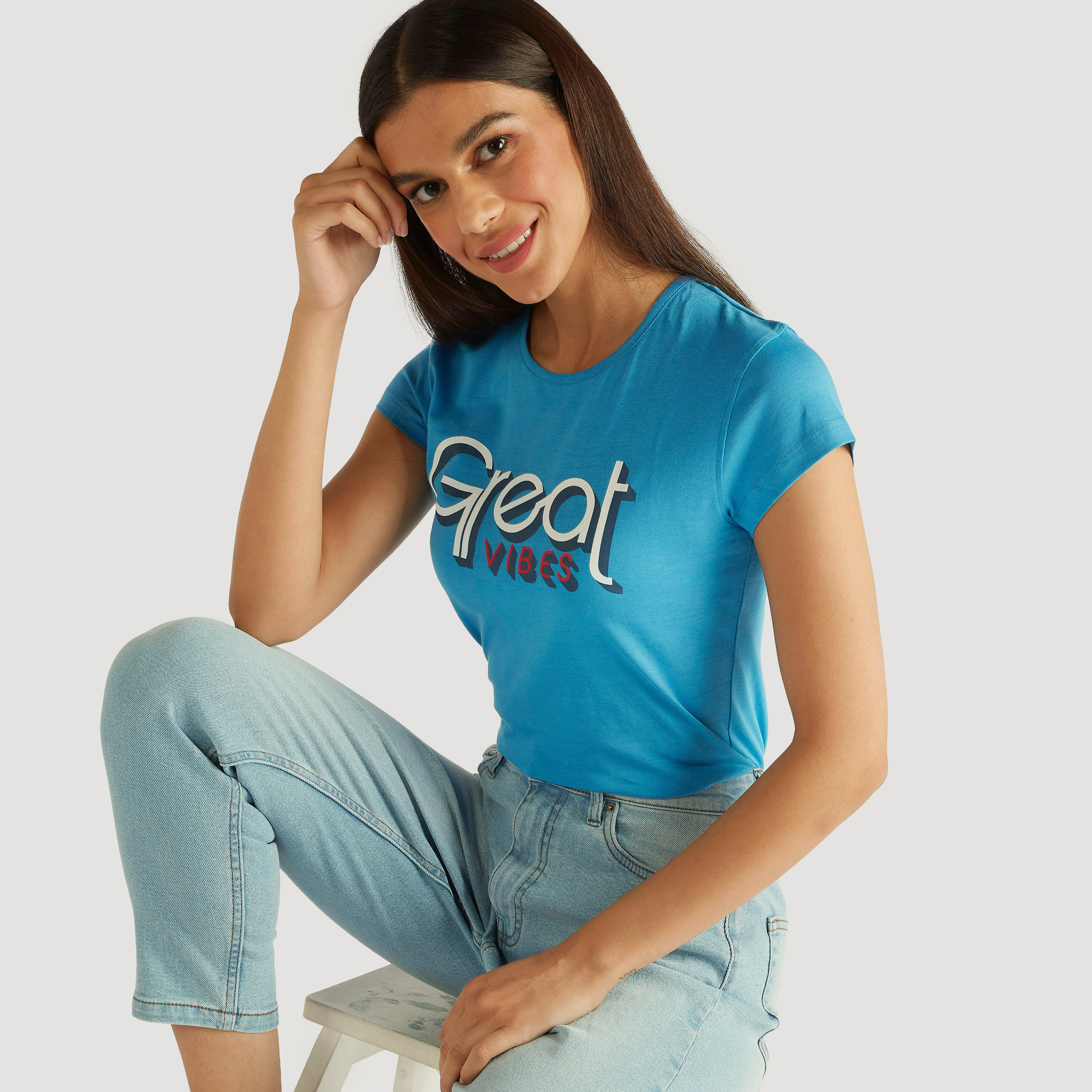 تيشيرت بياقة ضيّقة وأكمام قصيرة وطبعات-women-clothing-tshirts-image-5