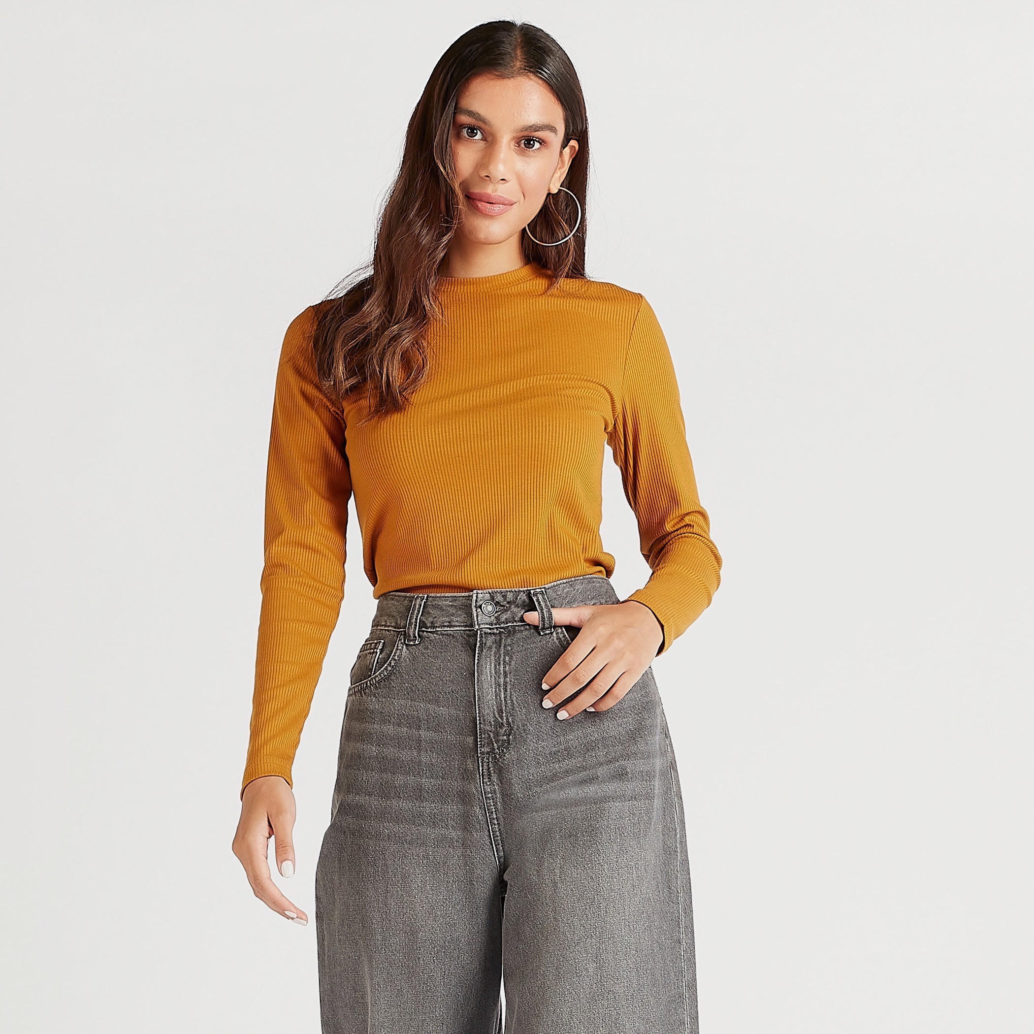تيشيرت بارز الملمس بياقة ضيّقة وأكمام طويلة-women-clothing-tshirts-image-1
