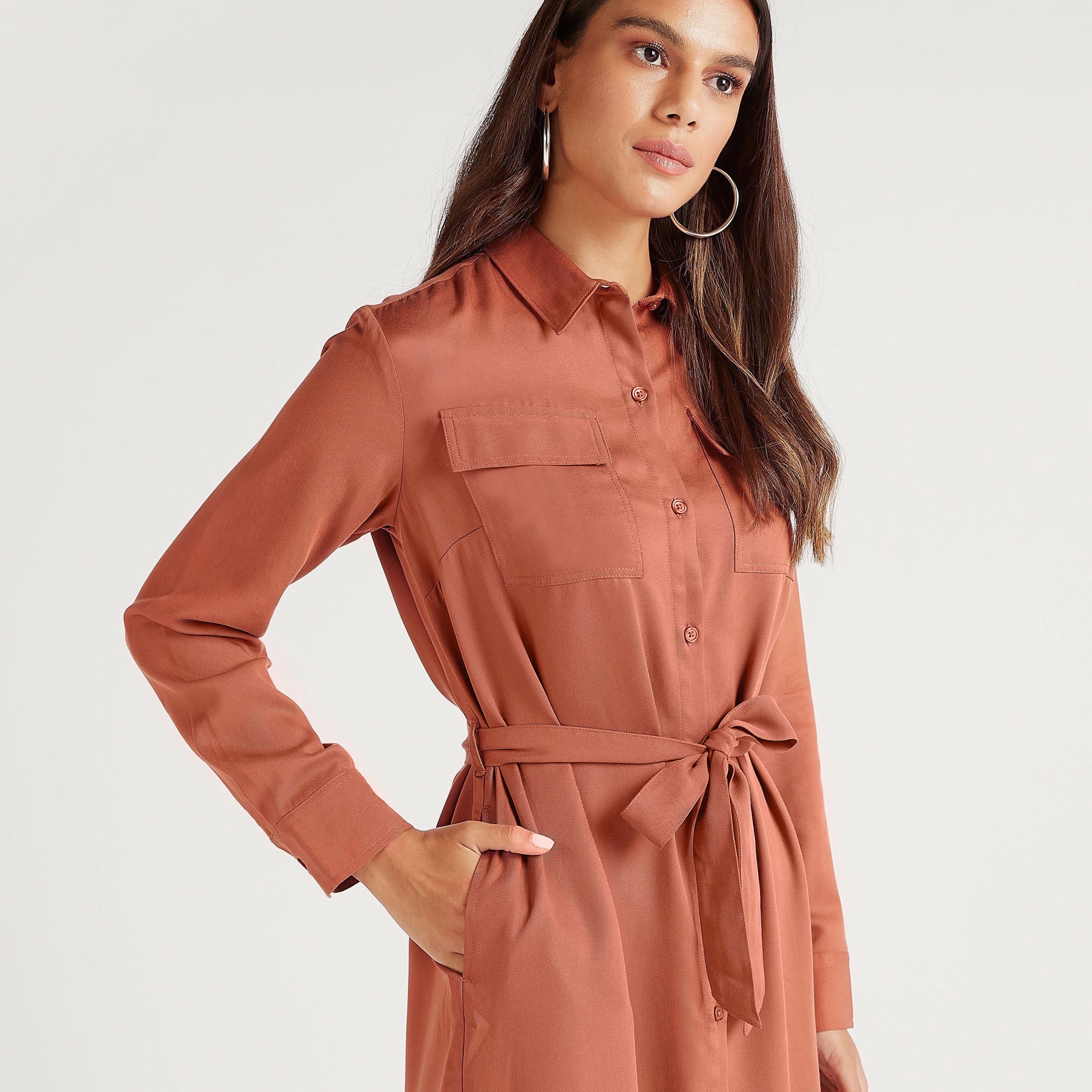فستان قميص ميدي سادة بأكمام طويلة وحزام ربط-women-clothing-dresses-image-3
