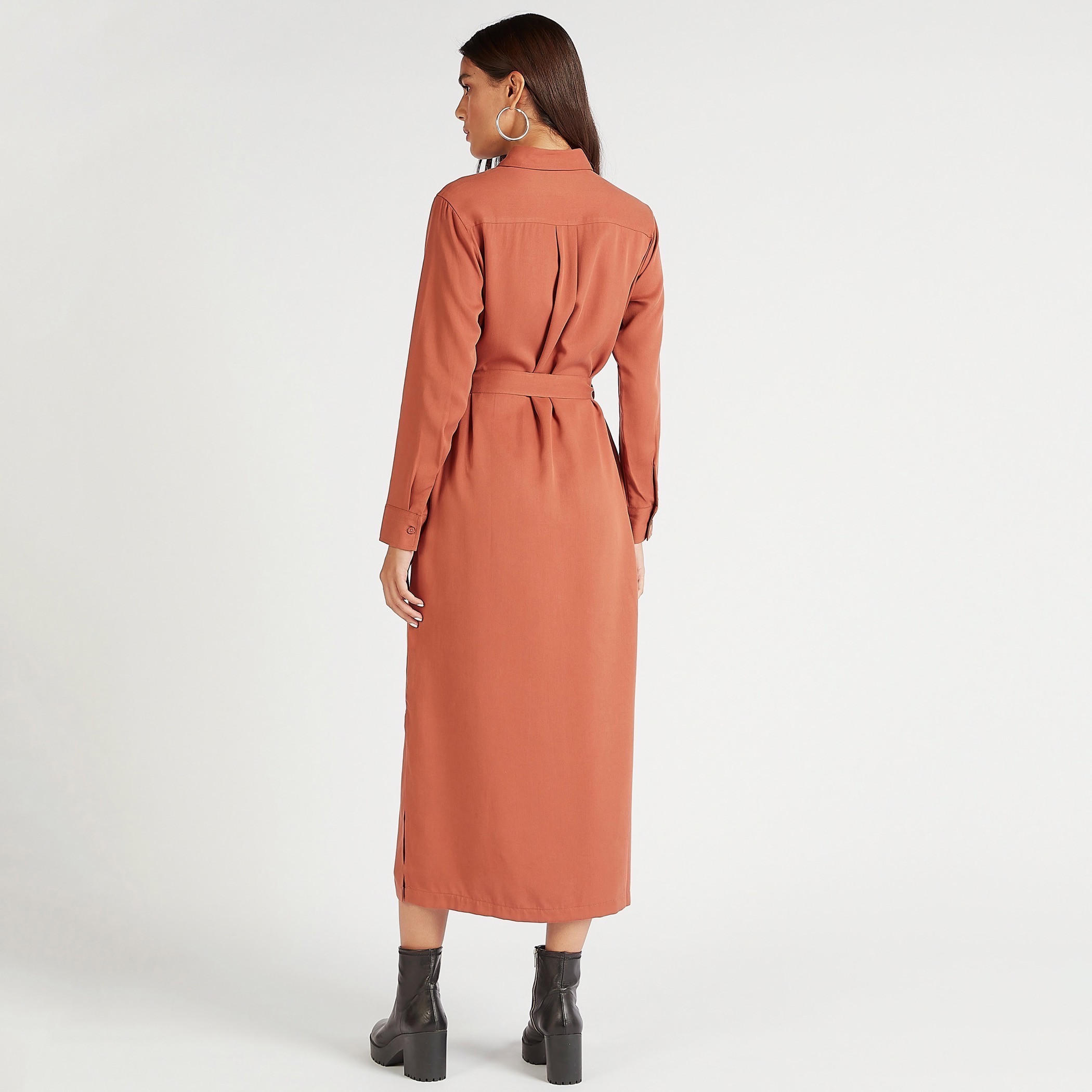 فستان قميص ميدي سادة بأكمام طويلة وحزام ربط-women-clothing-dresses-image-4