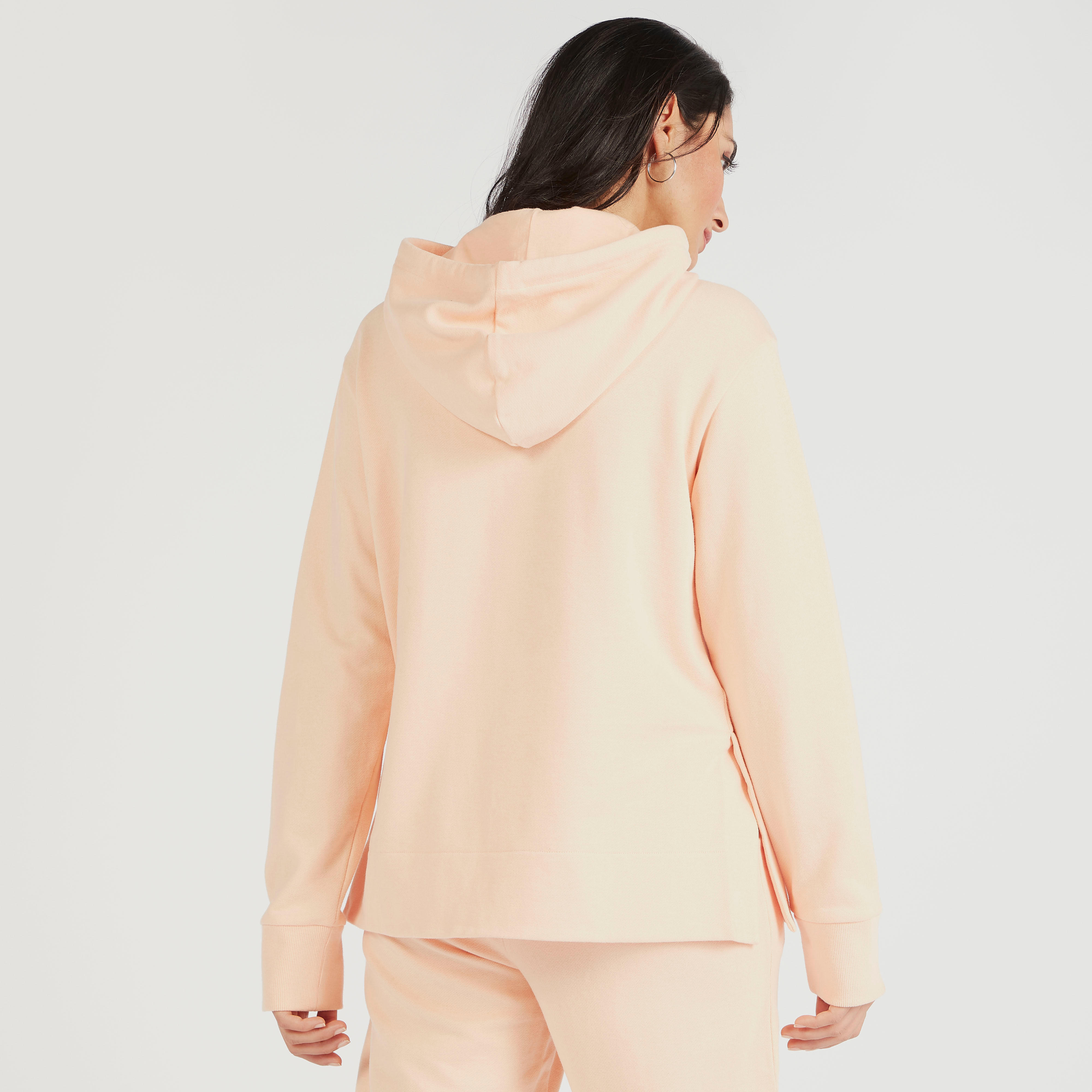 سويت شيرت سادة بقبّعة وأكمام طويلة-women-winterwear-hoodiesandsweatshirts-sweatshirts-image-2