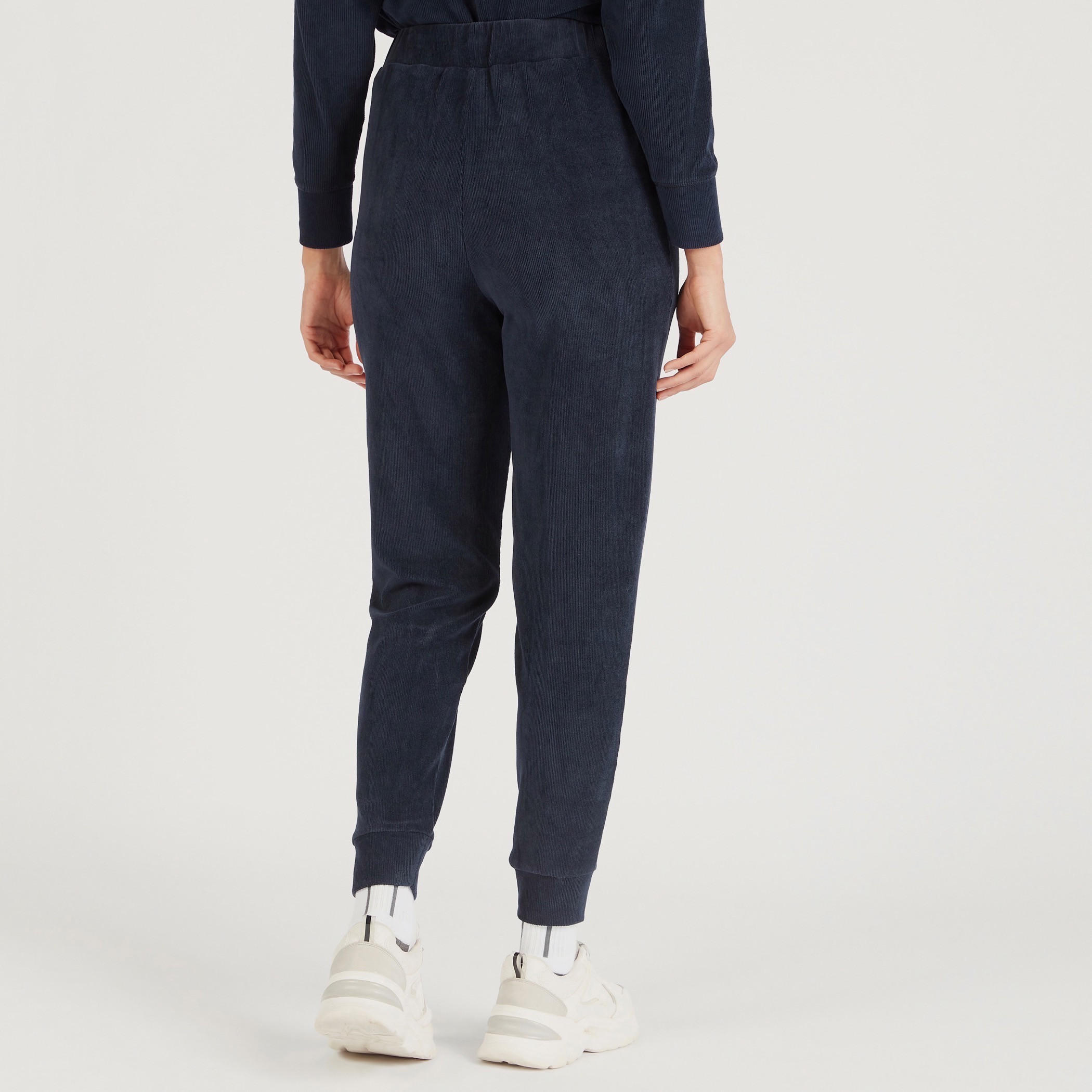 بنطلون رياضي بارز الملمس بخصر متوسط الارتفاع ورباط إغلاق وجيوب-women-clothing-bottoms-joggers-image-1