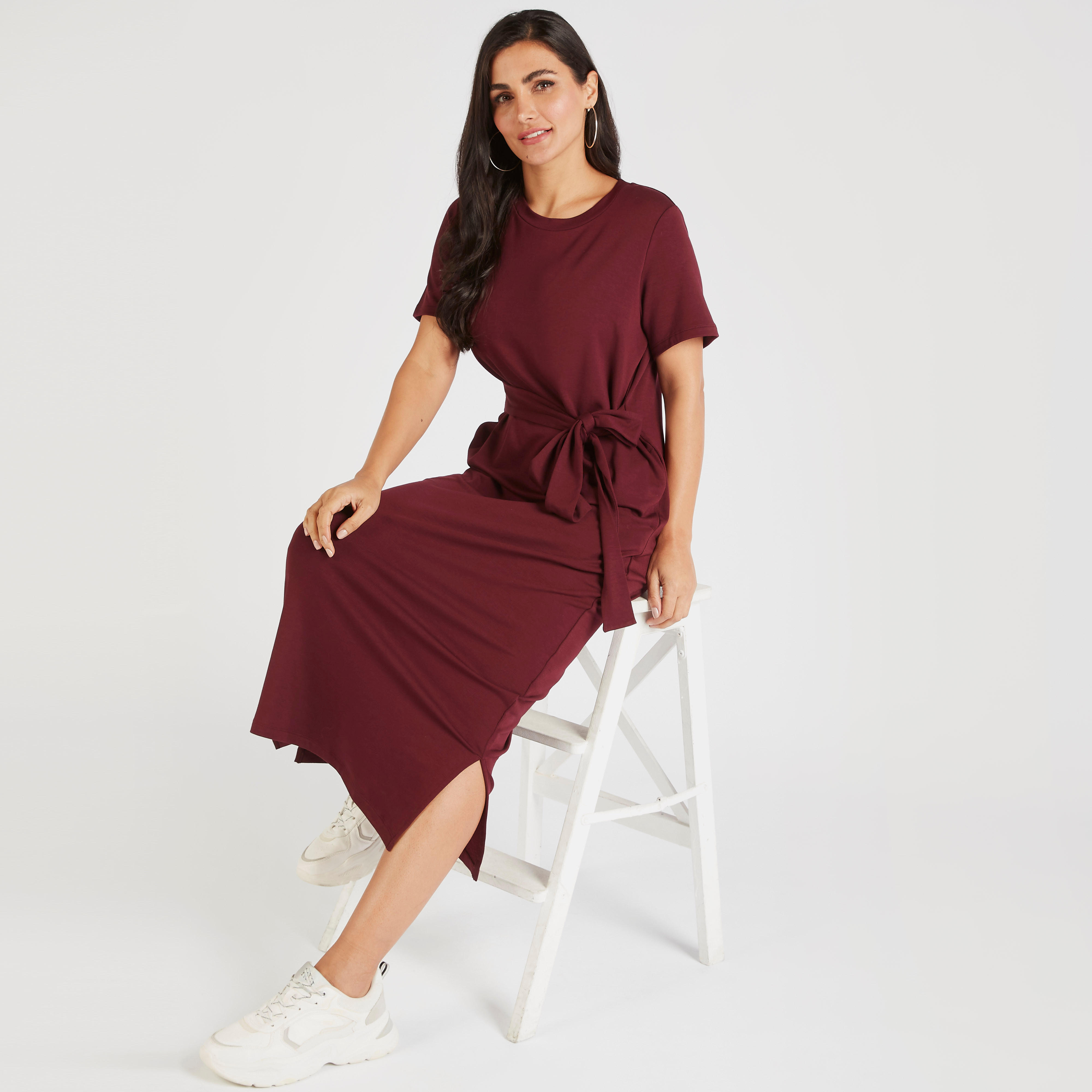 فستان ميدي واسع سادة بياقة ضيّقة وأكمام قصيرة وحزام رباط-women-clothing-dresses-image-1