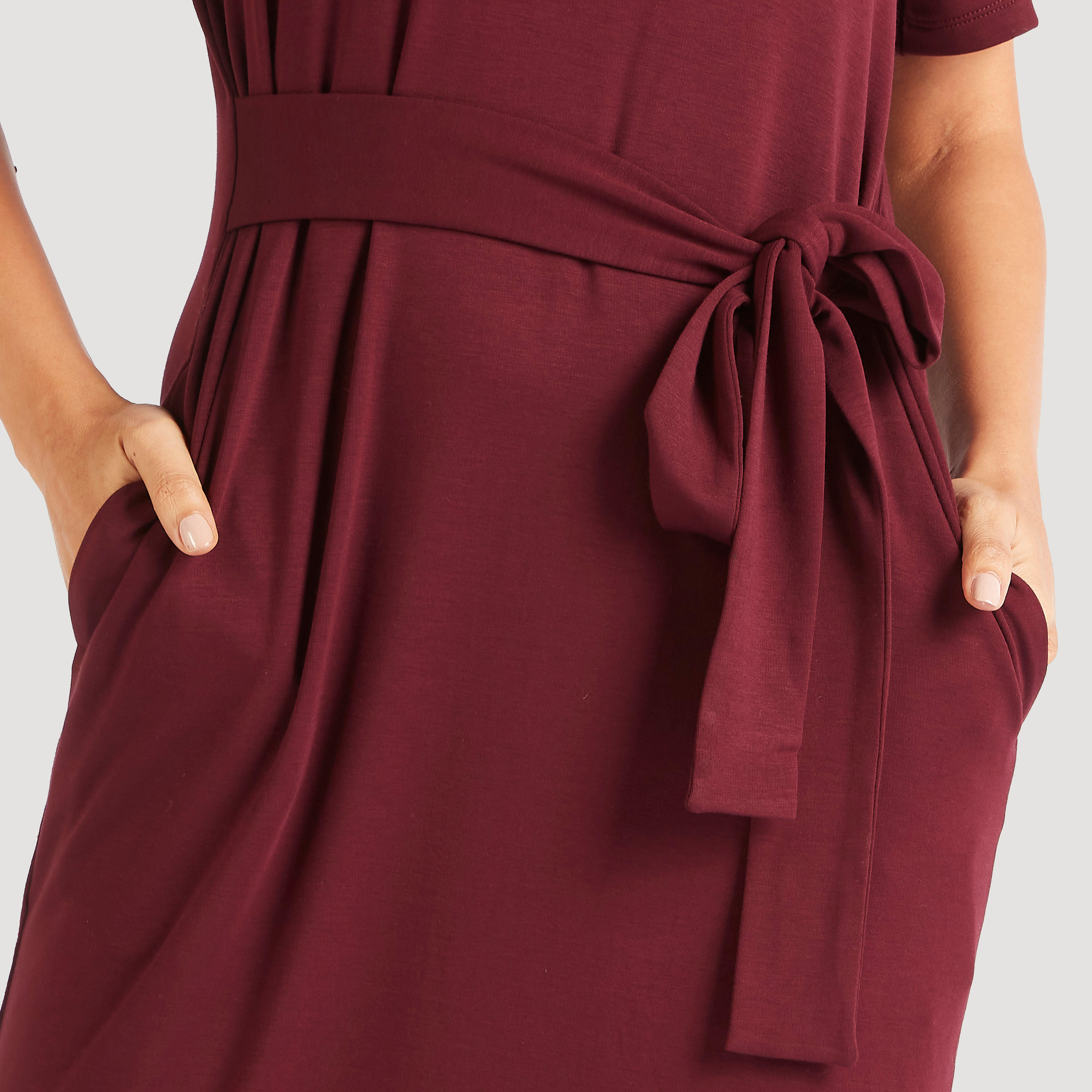 فستان ميدي واسع سادة بياقة ضيّقة وأكمام قصيرة وحزام رباط-women-clothing-dresses-image-3