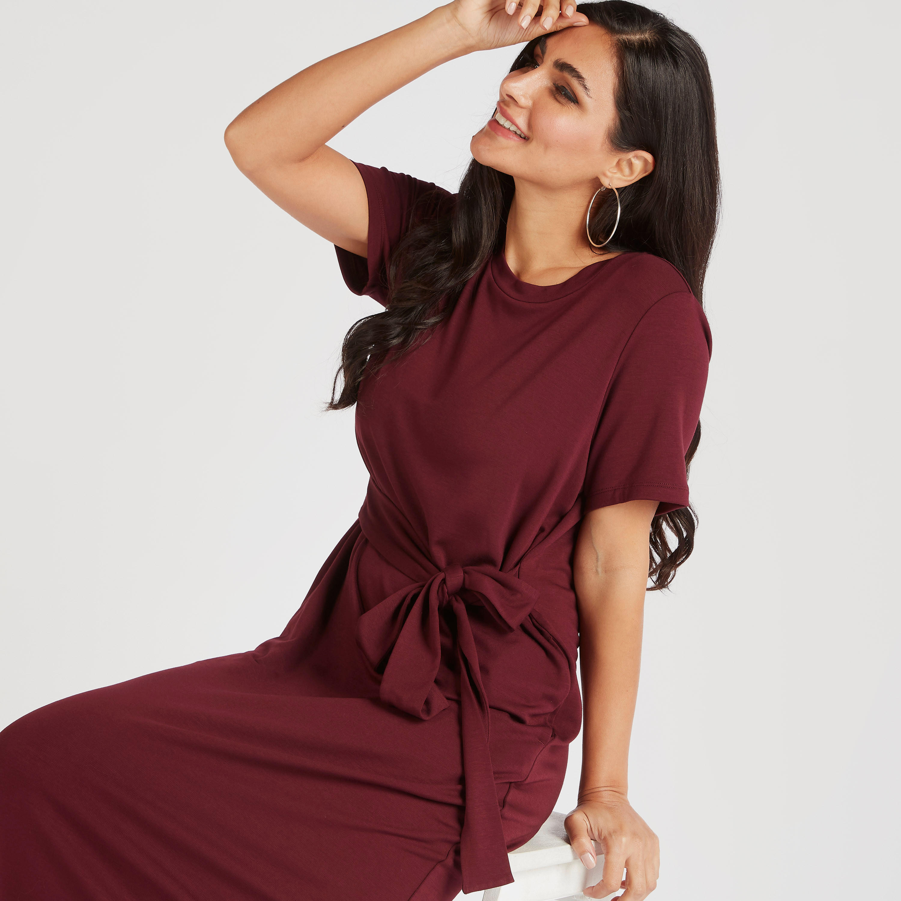 فستان ميدي واسع سادة بياقة ضيّقة وأكمام قصيرة وحزام رباط-women-clothing-dresses-image-5