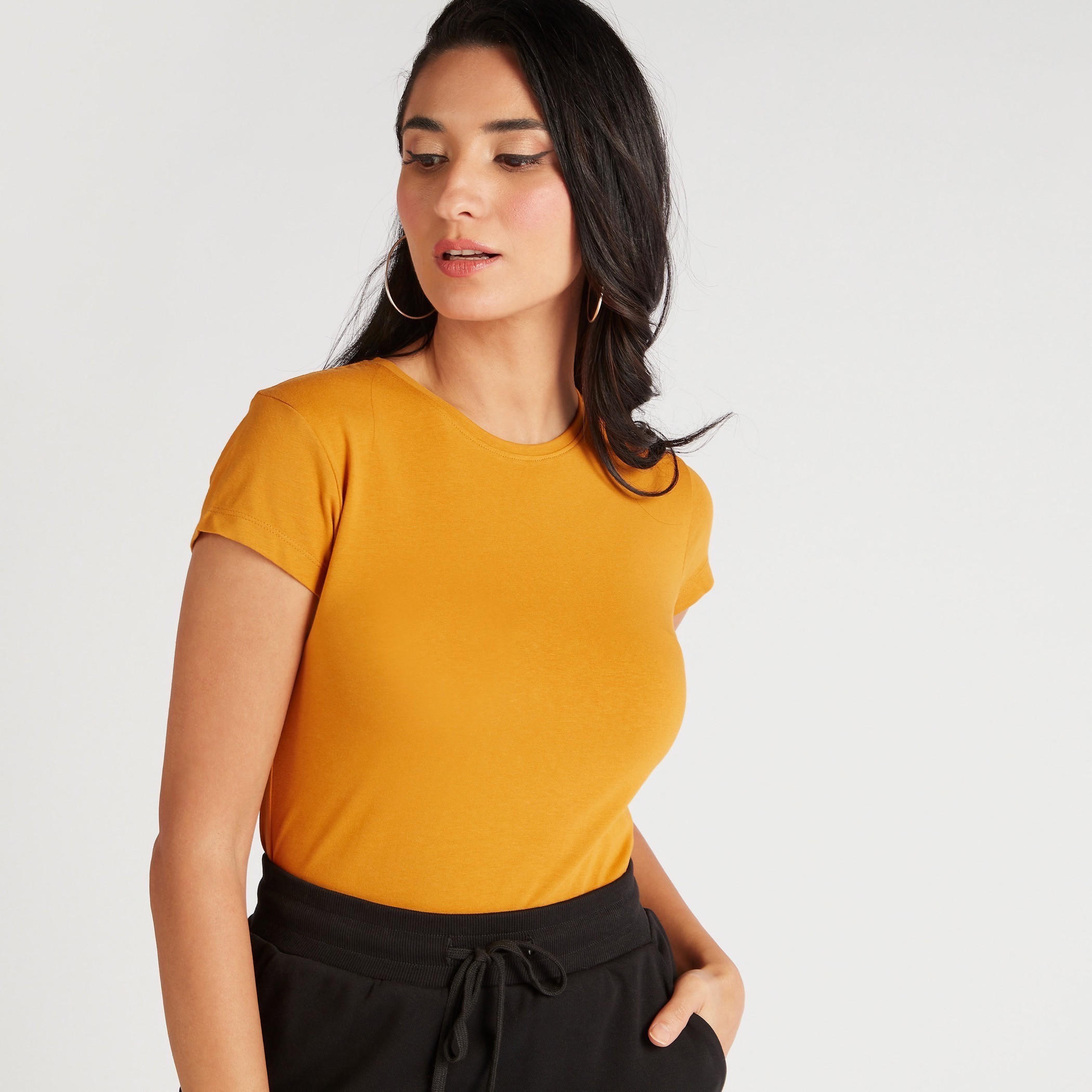 تيشيرت سادة بياقة ضيّقة وأكمام قصيرة-women-clothing-tshirts-image-4