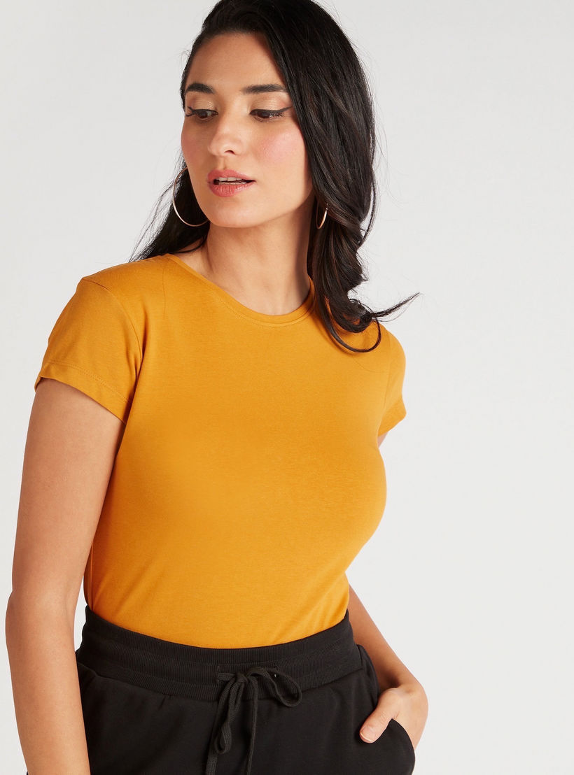 تيشيرت سادة بياقة ضيّقة وأكمام قصيرة-women-clothing-tshirts-image-4