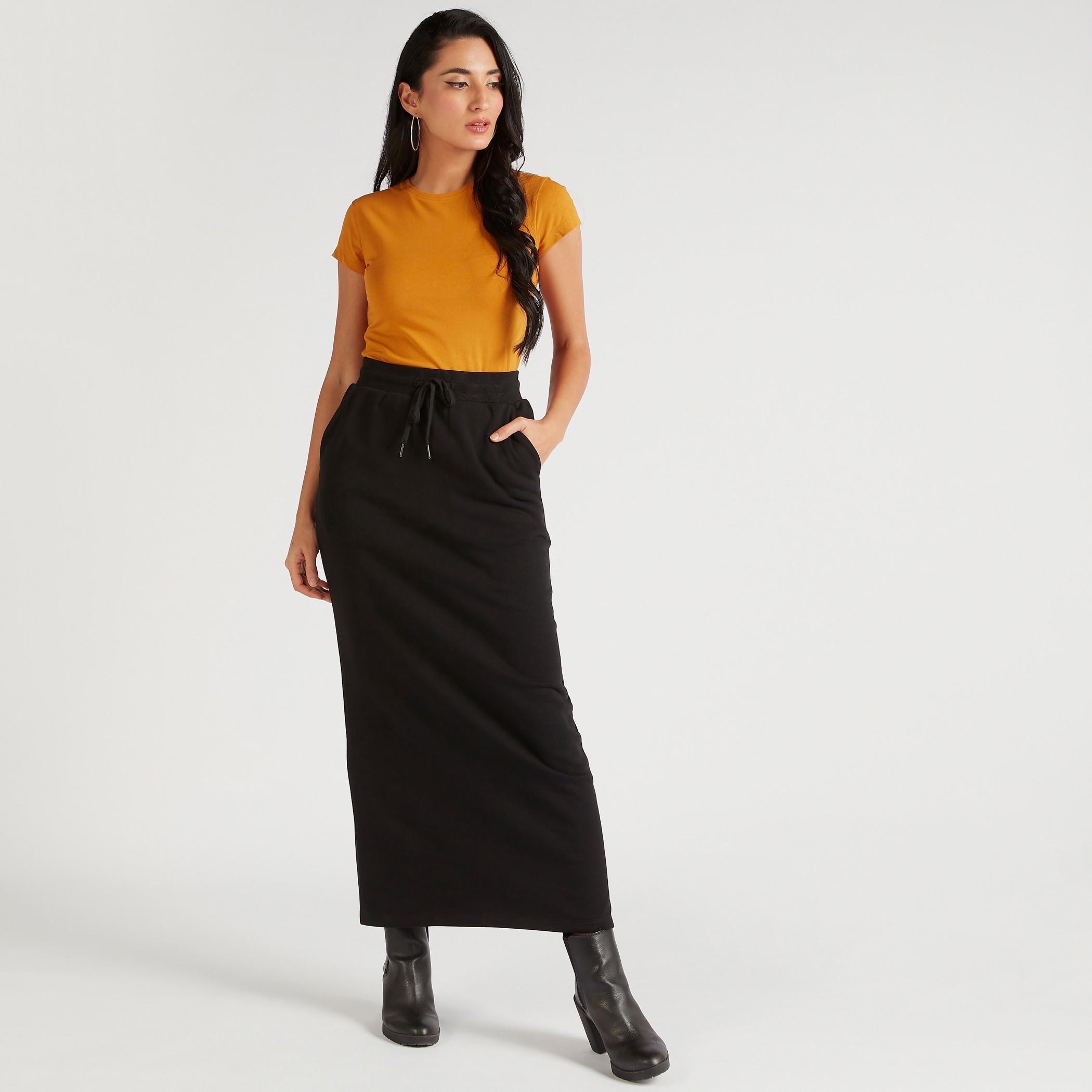 تيشيرت سادة بياقة ضيّقة وأكمام قصيرة-women-clothing-tshirts-image-3
