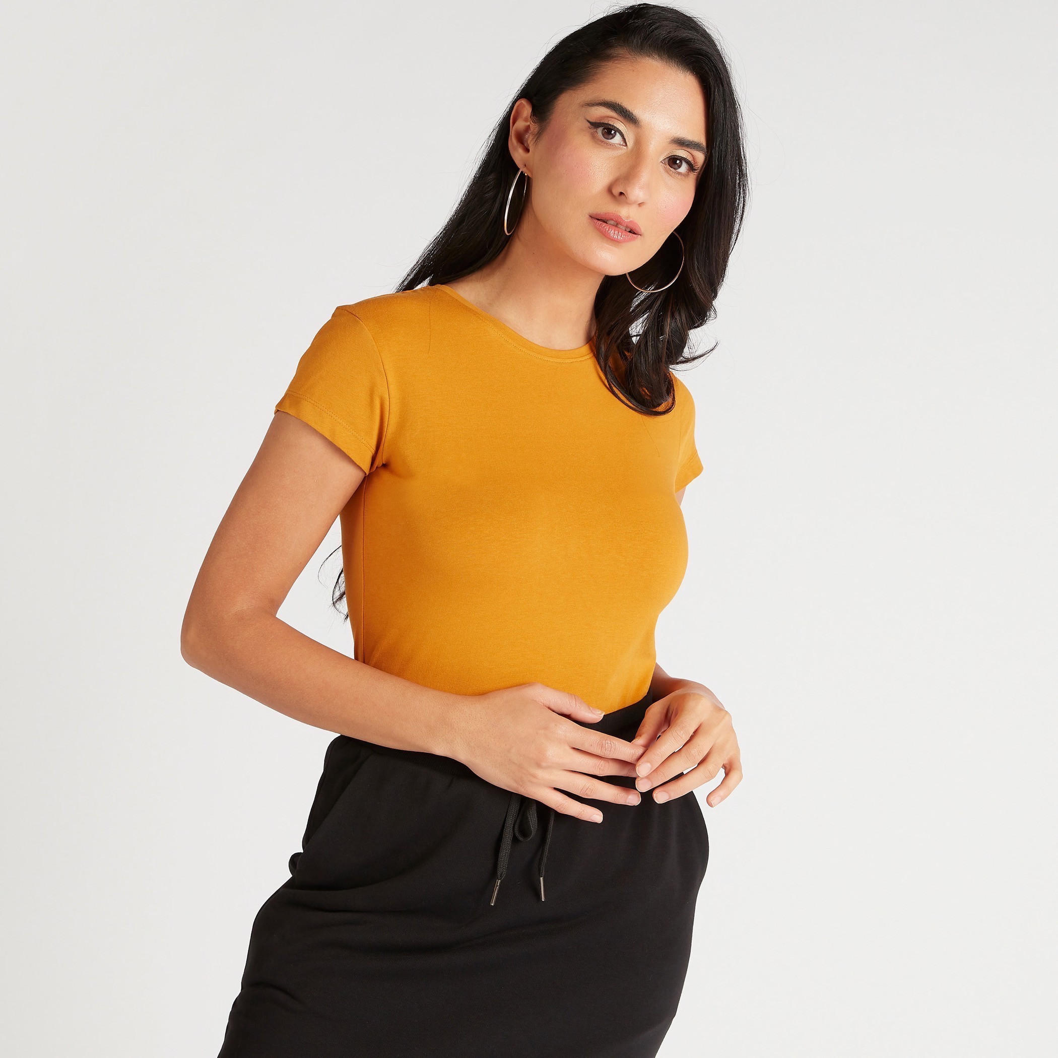 تيشيرت سادة بياقة ضيّقة وأكمام قصيرة-women-clothing-tshirts-image-2