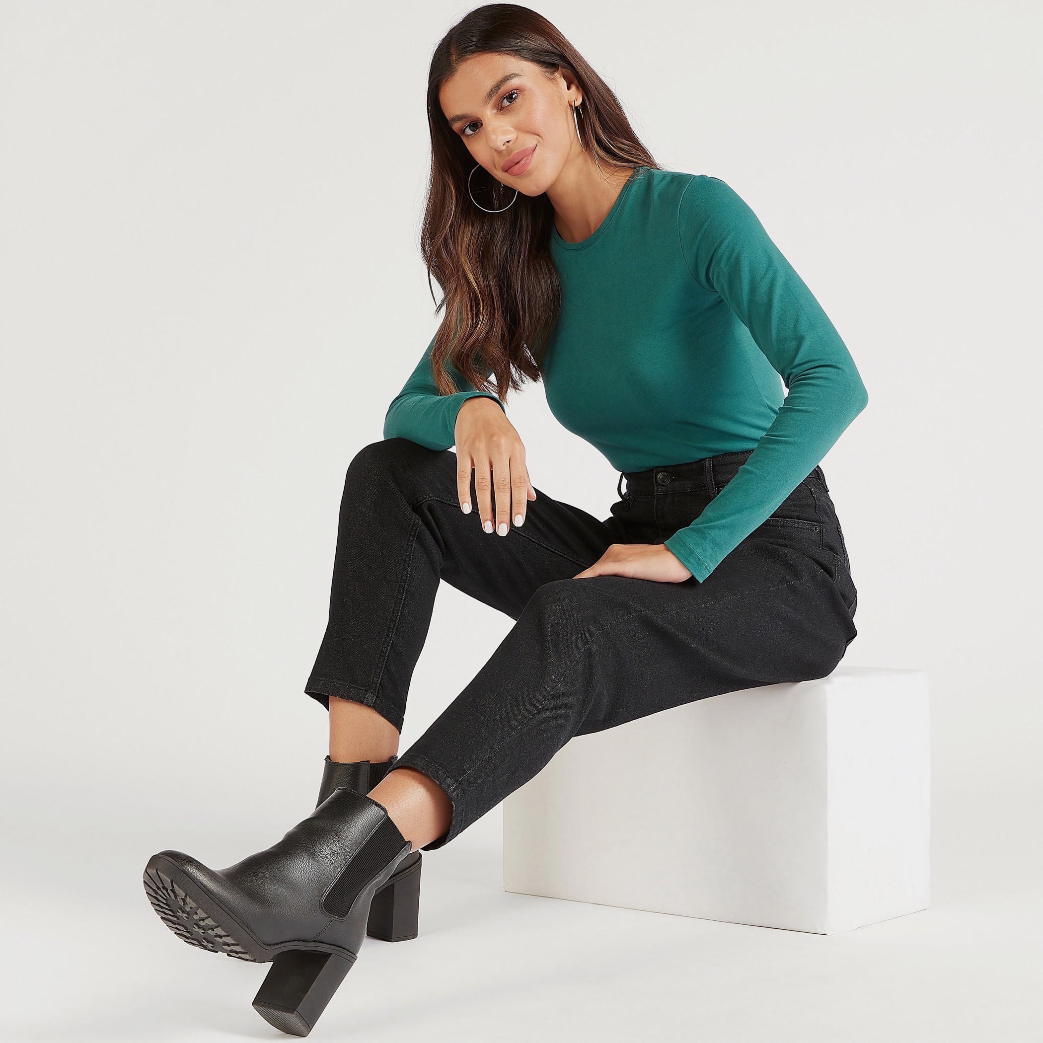 تيشيرت سادة بياقة ضيّقة وأكمام طويلة-women-clothing-tshirts-image-4