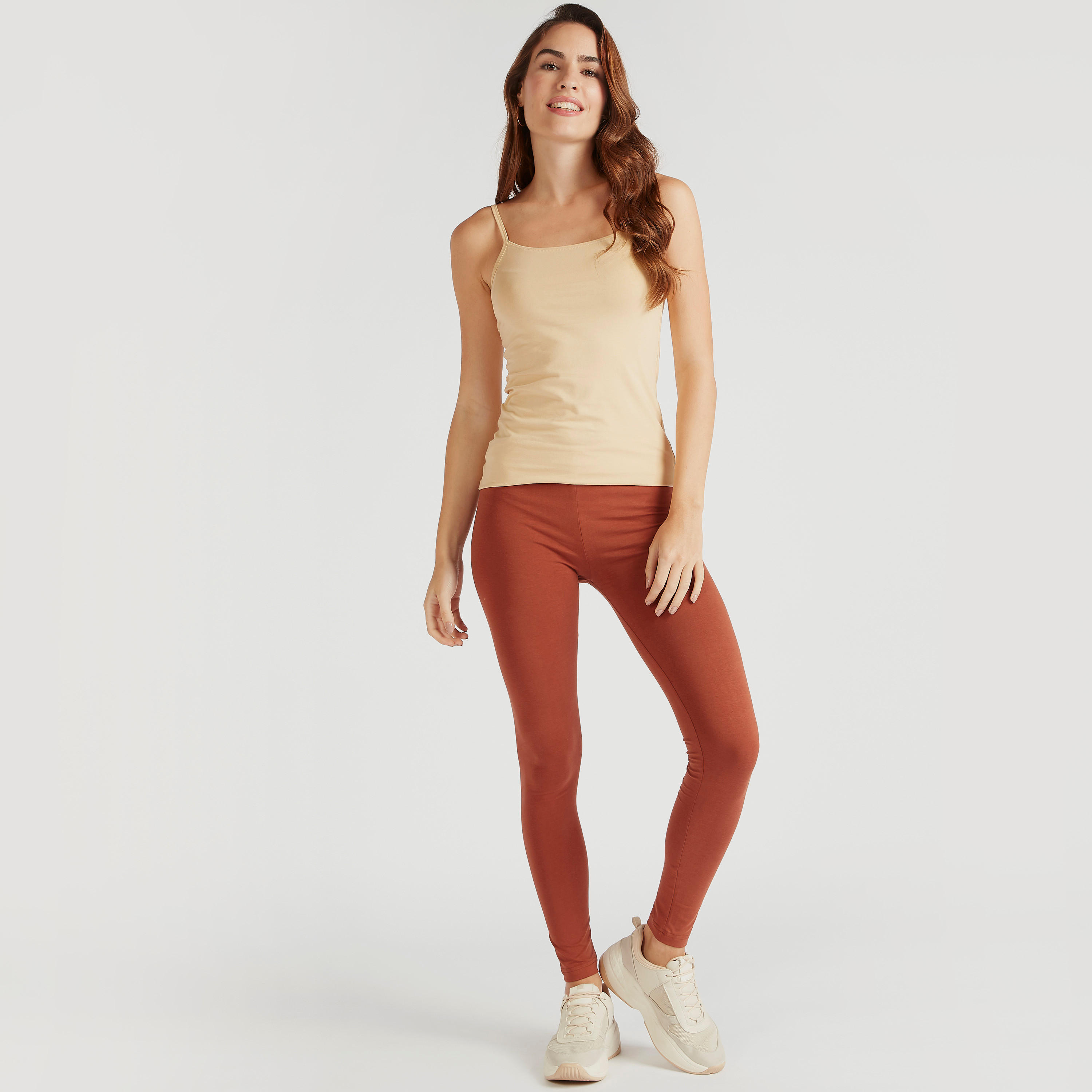 بنطلون ليقنز سادة بخصر مطّاطي-women-clothing-bottoms-leggings-image-3
