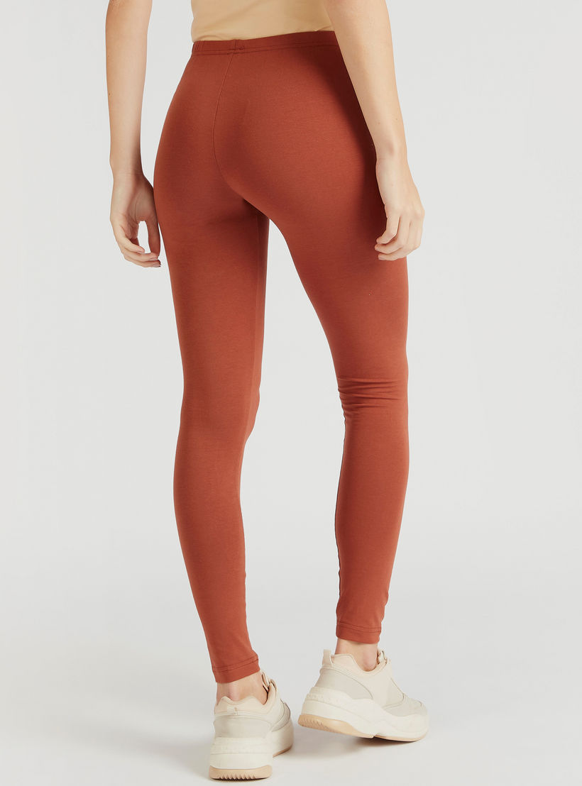 بنطلون ليقنز سادة بخصر مطّاطي-women-clothing-bottoms-leggings-image-1