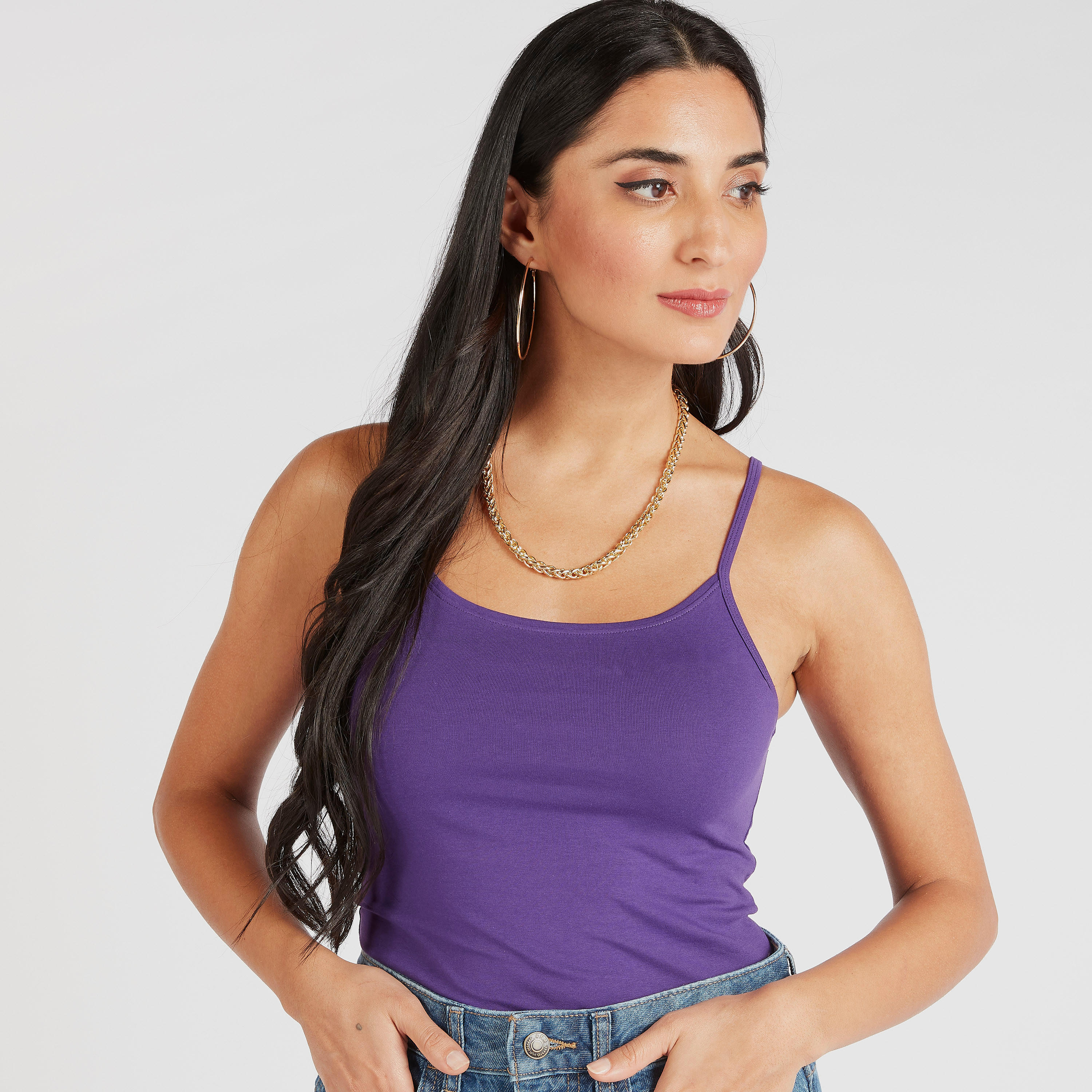 بلوزة كامي سادة بياقة عميقة وحمّالات رفيعة-women-clothing-lingerie-camisoles-image-3