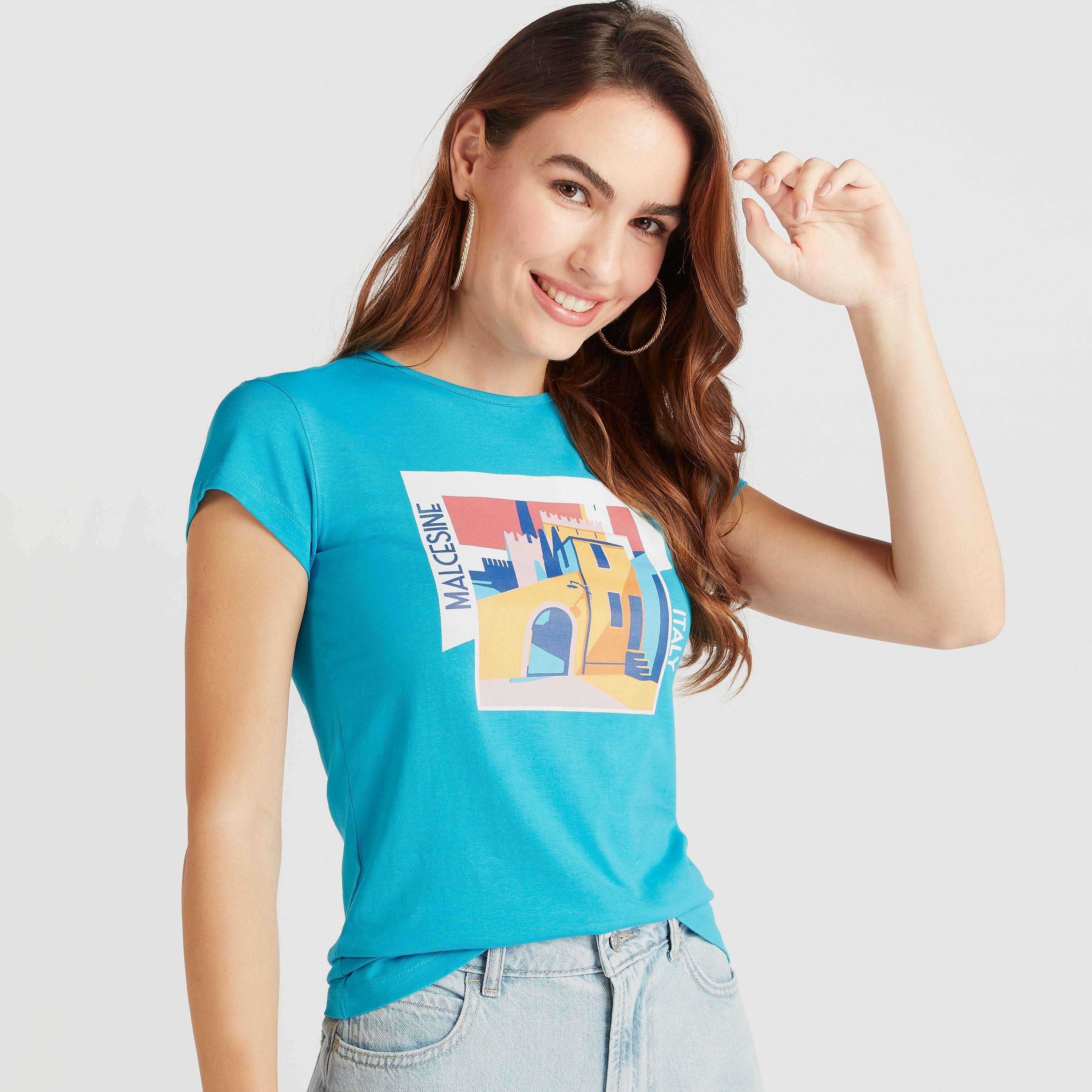تيشيرت بياقة ضيقة وأكمام كاب وطبعات جرافيك-women-clothing-tshirts-image-5