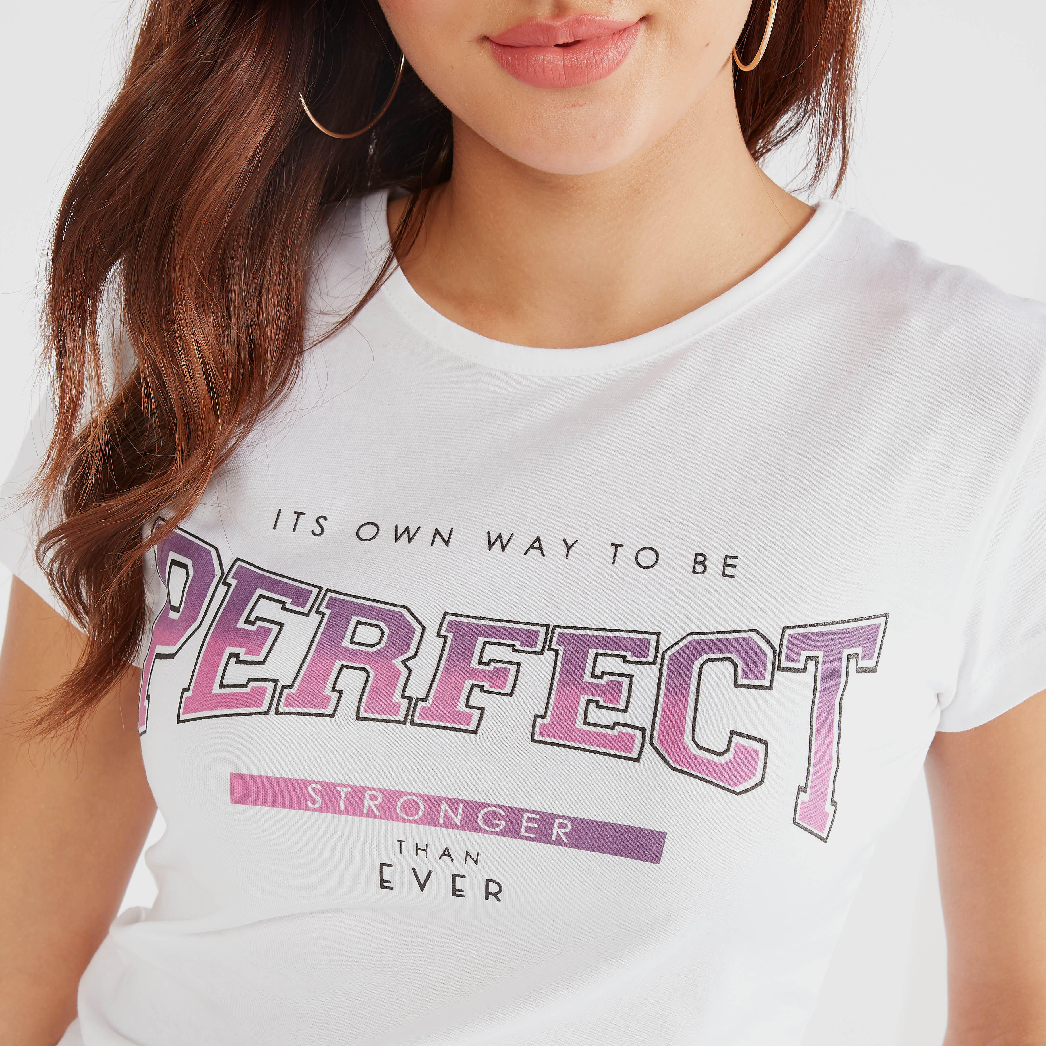تيشيرت بياقة ضيّقة وأكمام كاب وطَبعات-women-clothing-tshirts-image-3