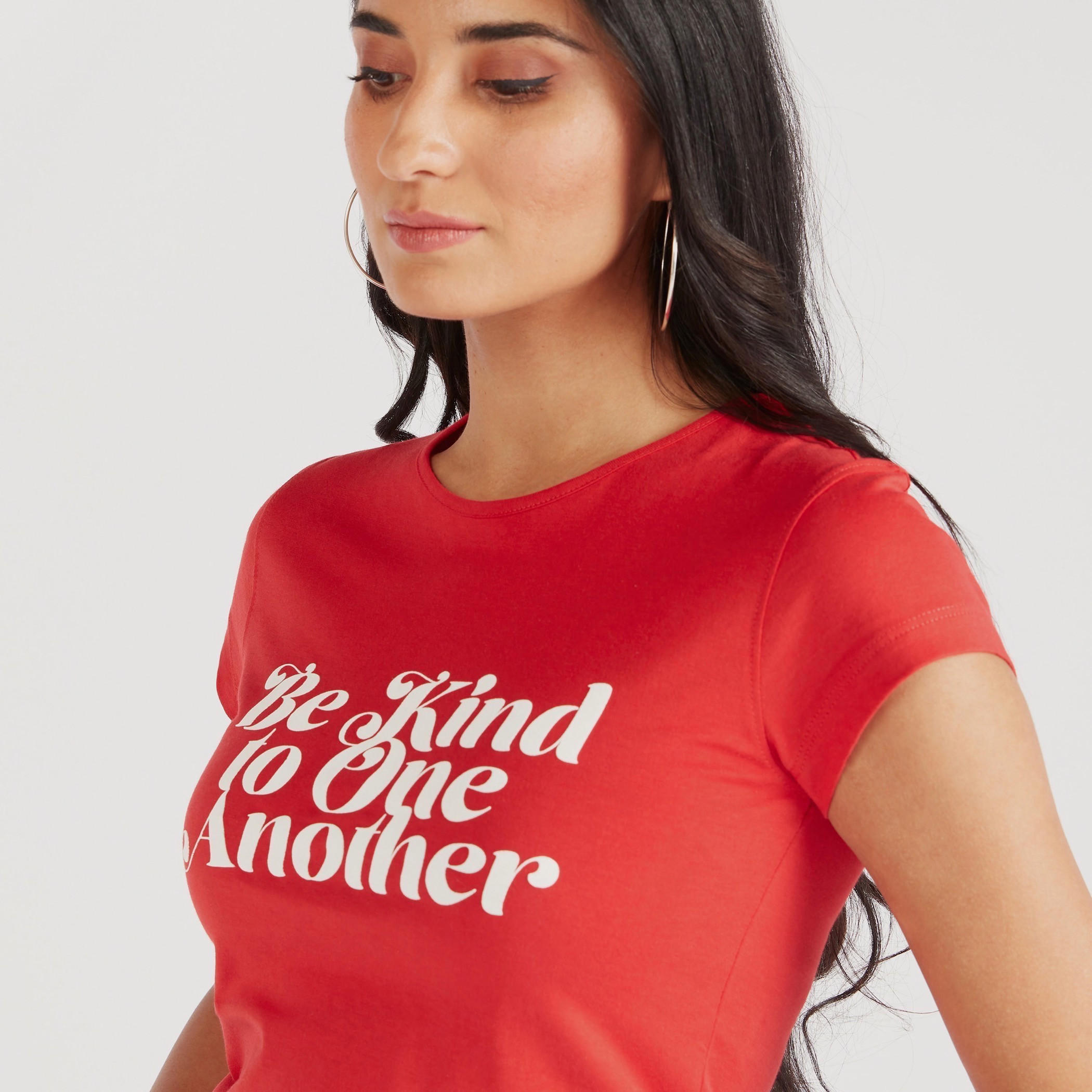 تيشيرت بياقة ضيّقة وأكمام كاب وطَبعات-women-clothing-tshirts-image-2