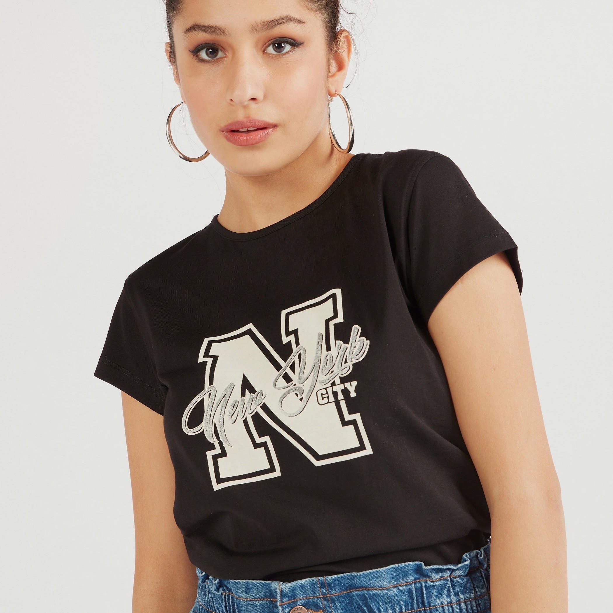 تيشيرت بياقة ضيّقة وأكمام كاب وطَبعات-women-clothing-tshirts-image-2