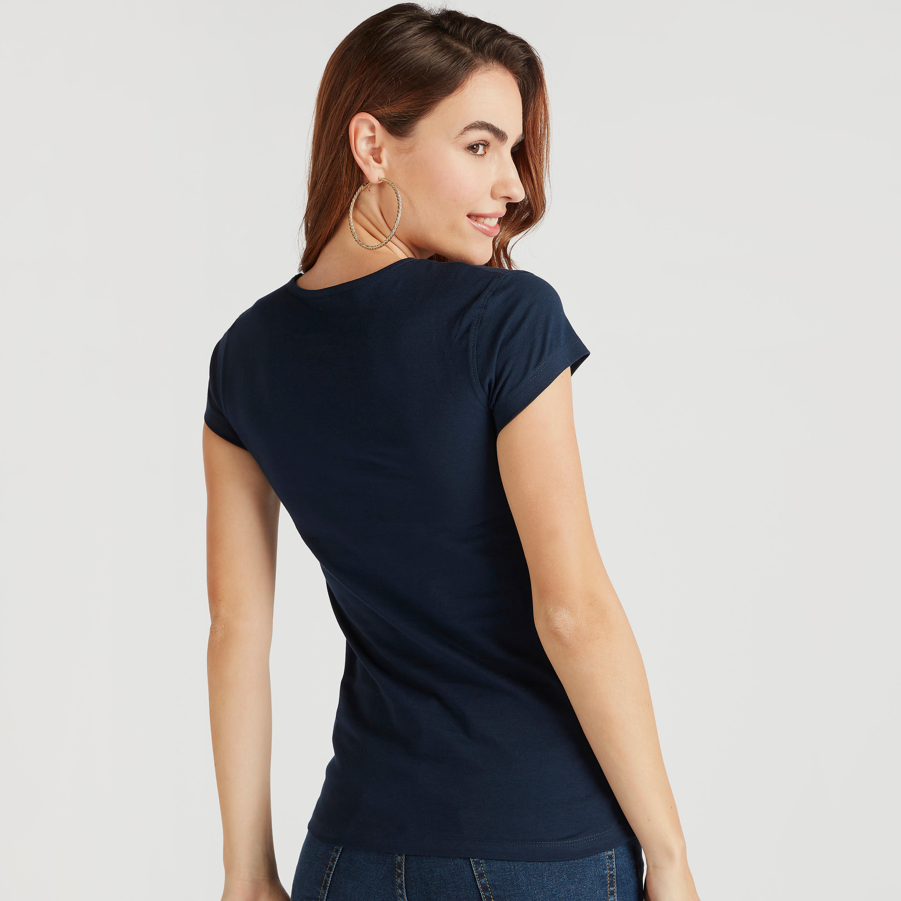 تيشيرت بياقة ضيّقة وأكمام كاب وطبعات-women-clothing-tshirts-image-4